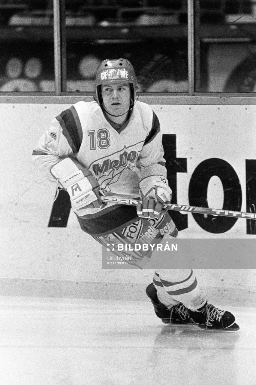 Lars Nyberg, Modo