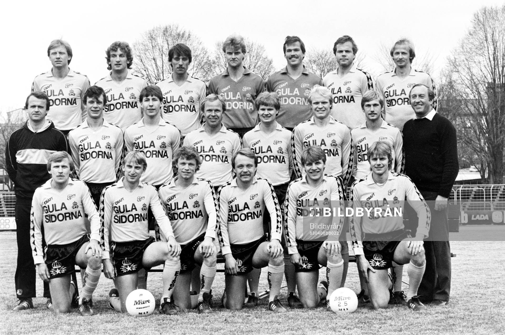 Fotboll, Allsvenskan, Elfsborg, förhands: Bakre raden fr. v Thomas Engström, Roger Bergström, Morgan Hansson, Roger Svensson, målvakt, Tore Stenbäcken, målvakt, Bengt-Göran Stenbäcken och Christer Andersson. Mellersta raden fr. v Wåge Eriksson, tränare, Ulrik Andersson, Magnus Andersson, Thomas Ahlström, Stefan Larsson, Mats Jinefors, Lennart Nilsson och Stig Larsson, lagledare. Främre raden fr. v Thomas Johansson, Frank Klarström, Thomas Johansson, Christer Kvist, Mikael Zeybrandt och Donny Bruhn.