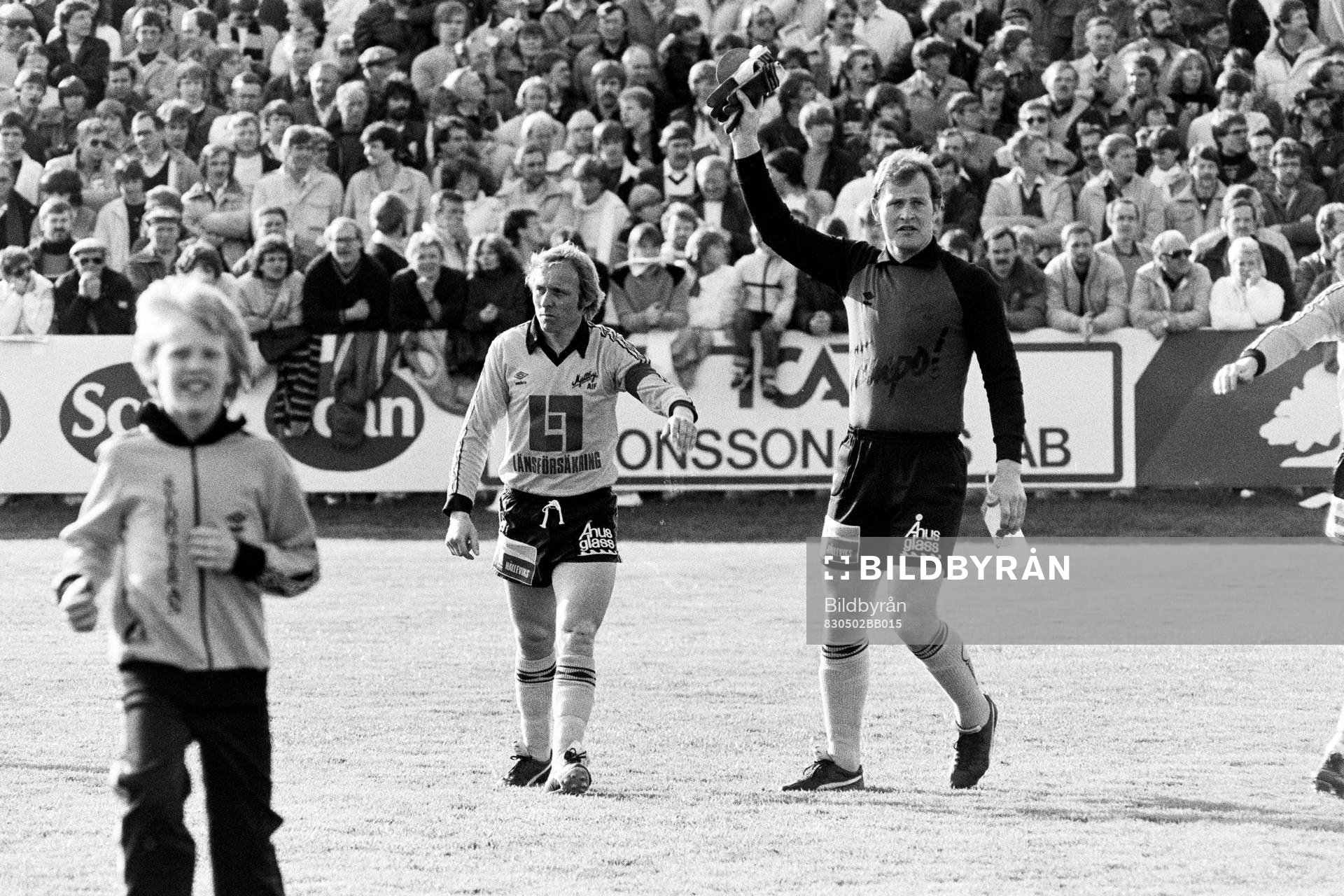 Sven-Bertil Andersson och målvakt Leif Persson, Mjällby