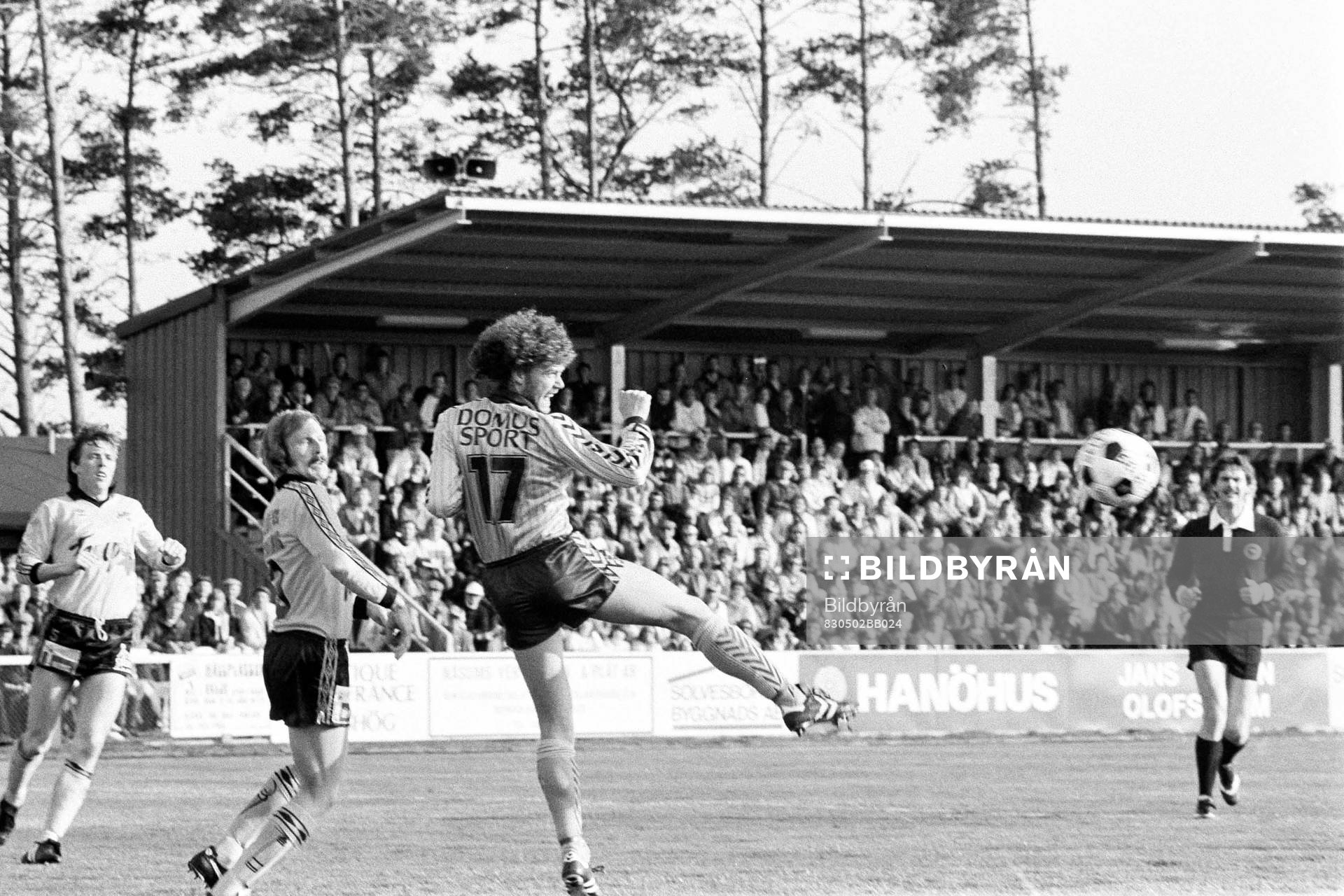 Sonny Karlsson, Häcken nickar undan bollen