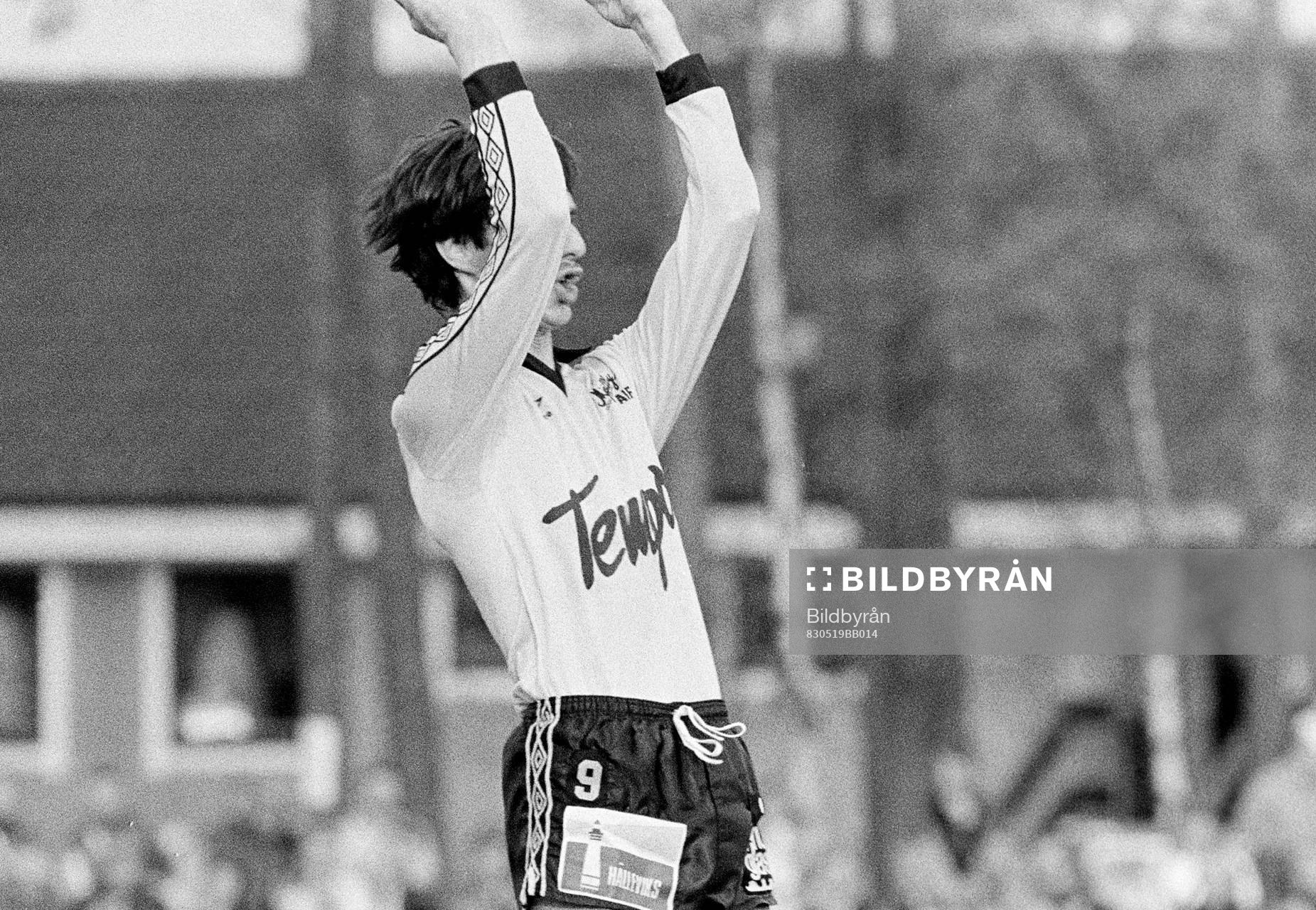  Lennart Johansson, Mjällby jublar efter ett av sina två mål.