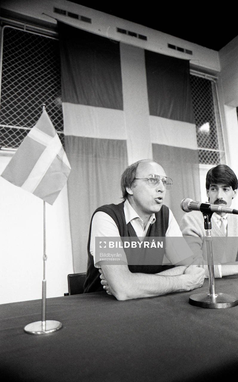 Presskonferens,  Lars Laban Arnesson