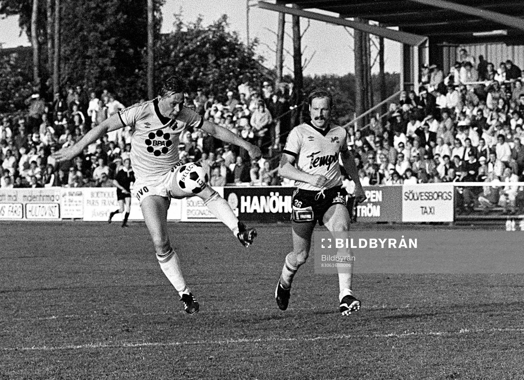 Jyrki Nieminen, AIK med bollen uppvaktad av mjällbys