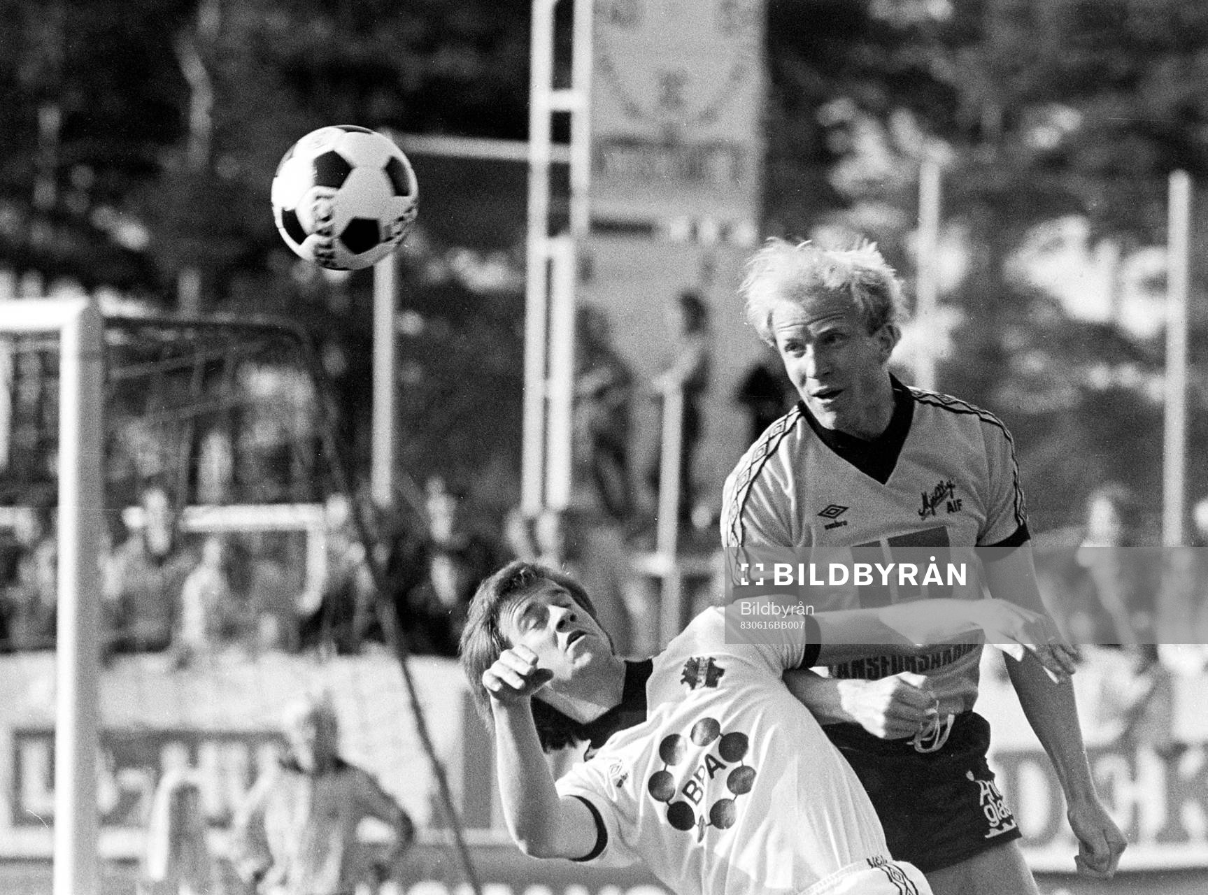 Mjällbys Roy Nylander i nickduell med AIK:s Thomas Bergman