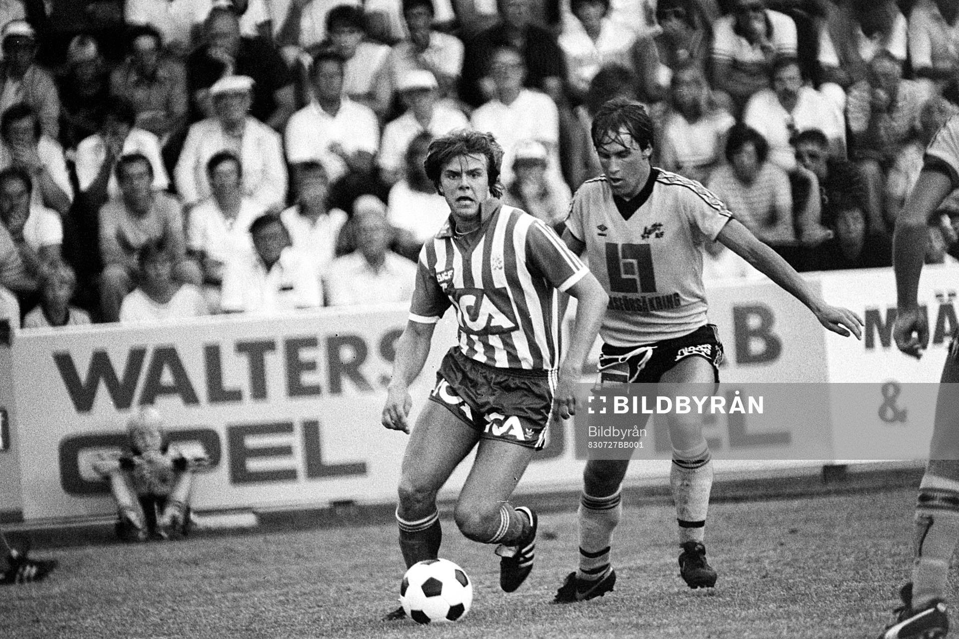 Roland Nilsson, Göteborg med bollen uppvaktas av mjällbys