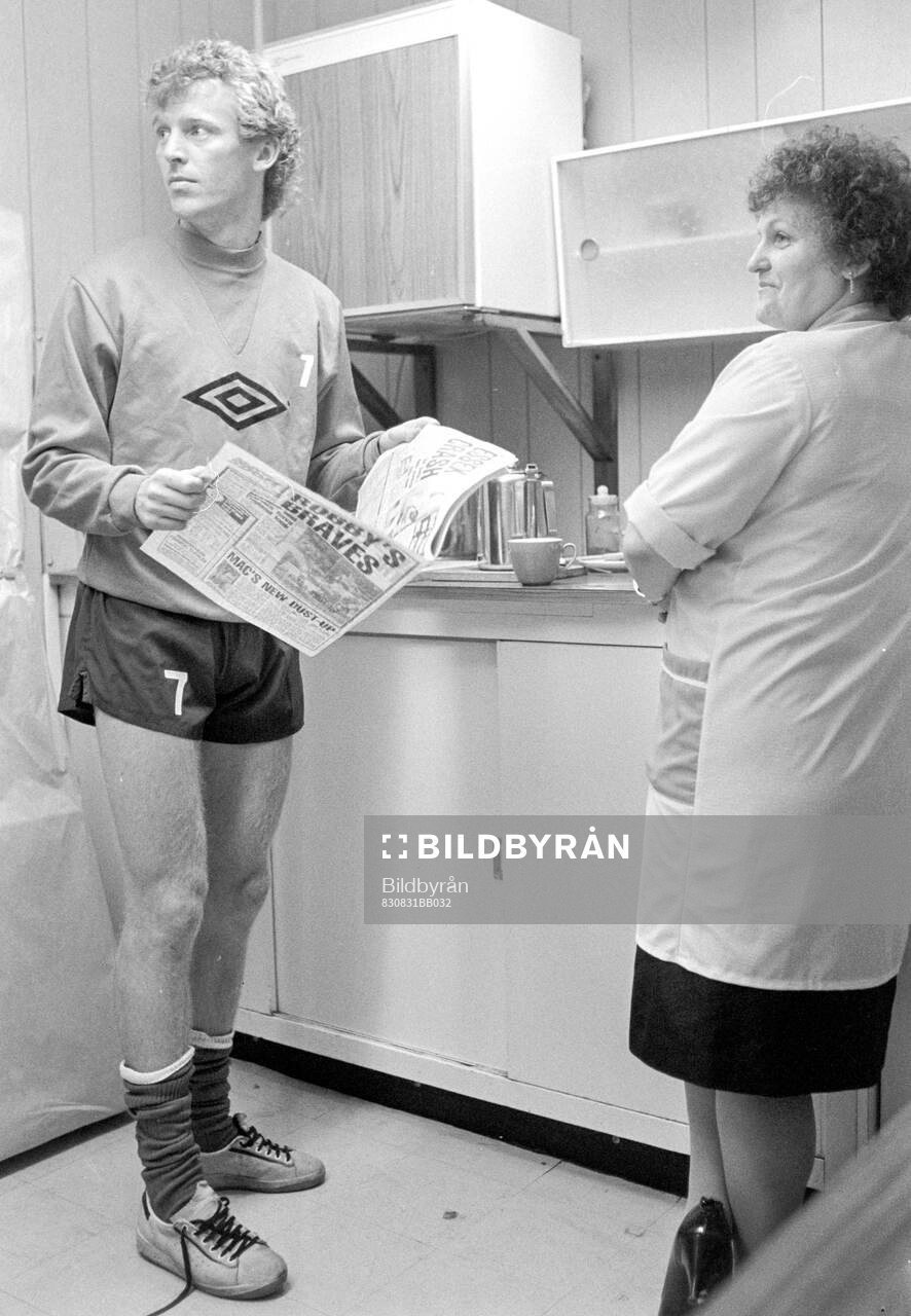 Football, English Division One 1983-84, Arsenal, Training session: Graham Rix of Arsenal in the kitchen at Highbury..