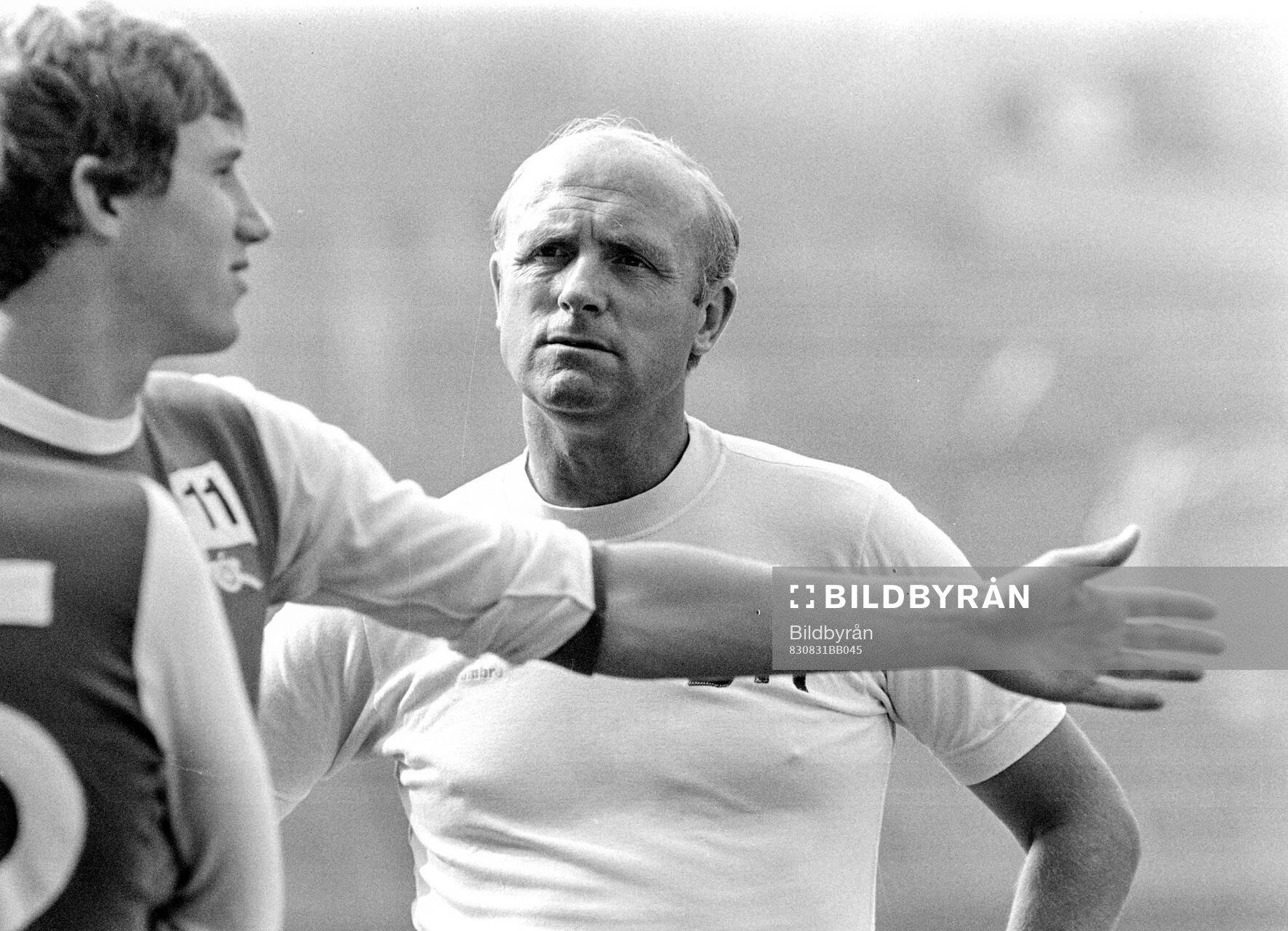 Football, English Division One 1983-84, Arsenal, Training session: Arsenal assistant manager Don Howe with Brian Talbot.