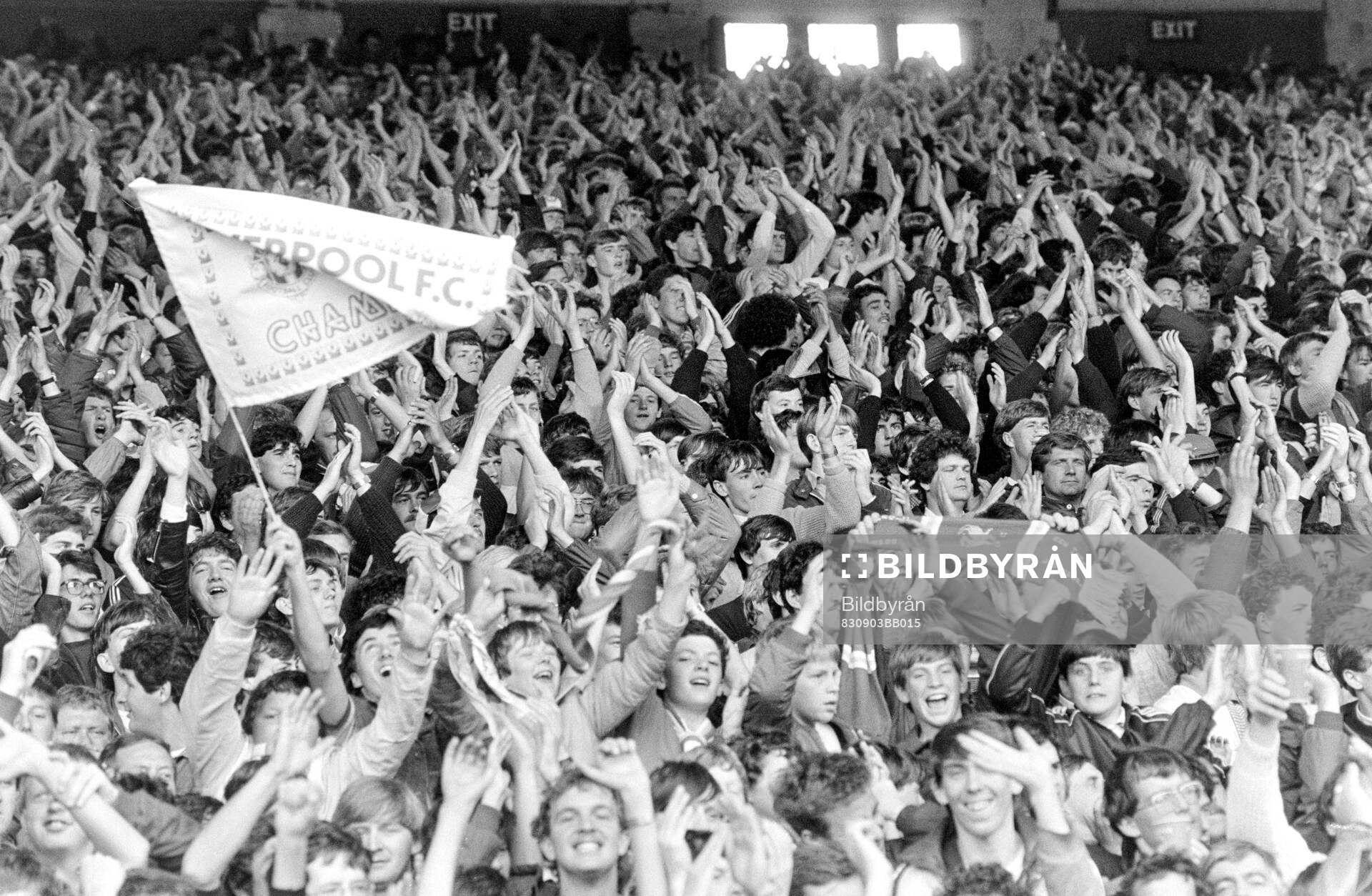 Liverpool - Nottingham Forest: Liverpool fans at The Kop