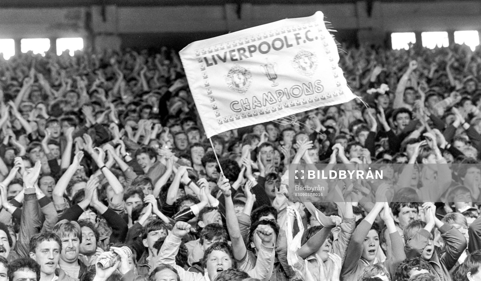 Liverpool - Nottingham Forest: Liverpool fans at The Kop