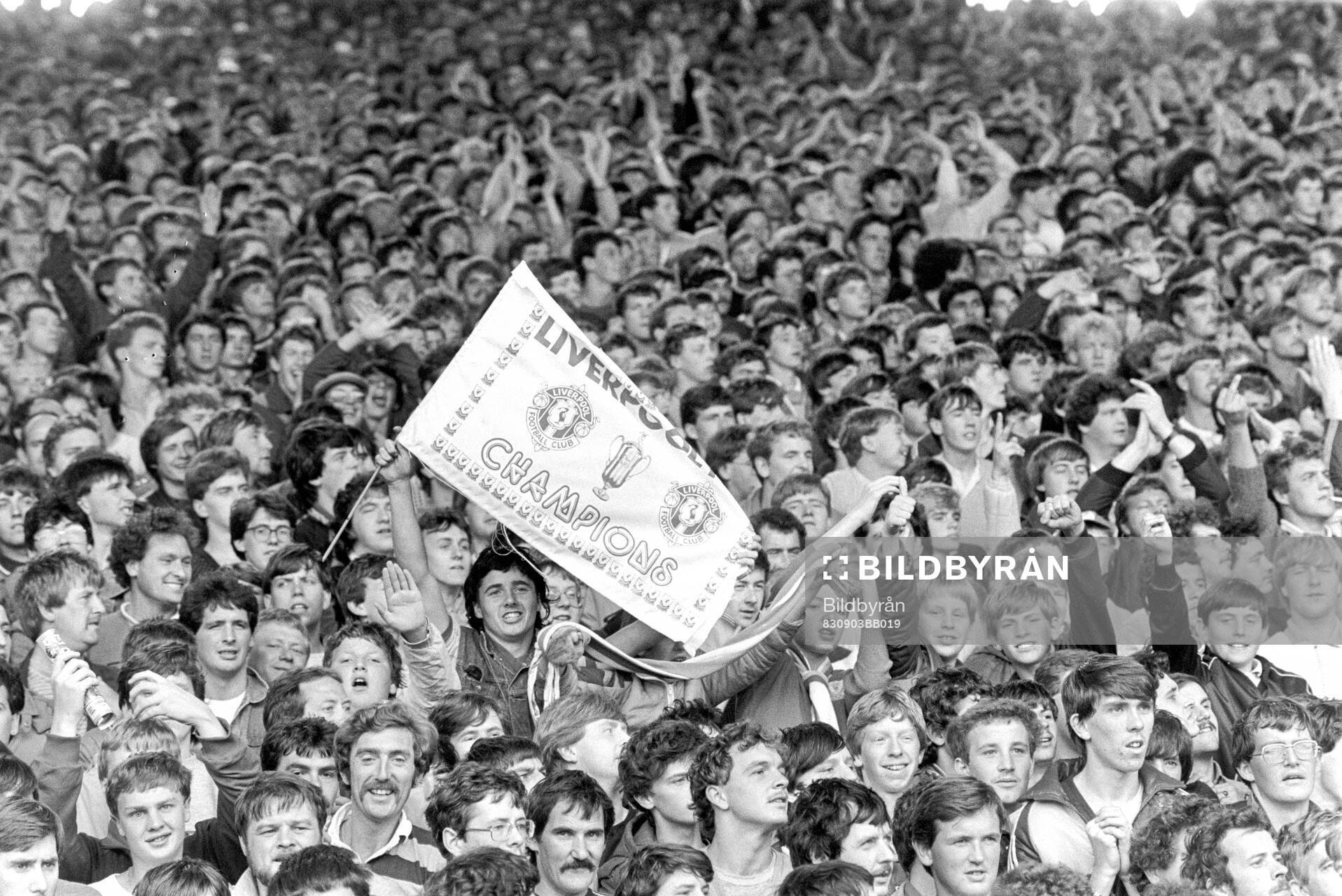 Liverpool - Nottingham Forest: Liverpool fans at The Kop
