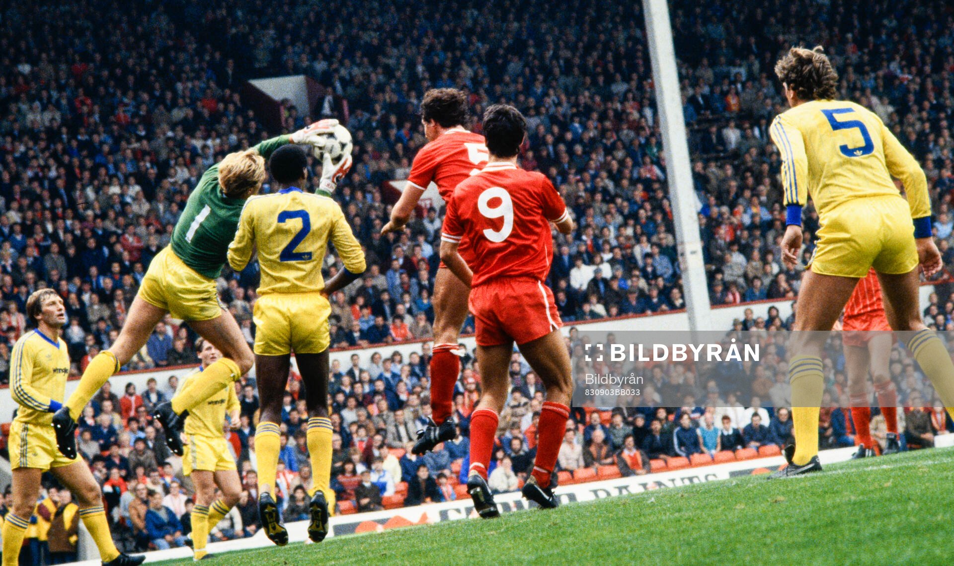 Liverpool - Nottingham Forest: Forest goalie Hans van