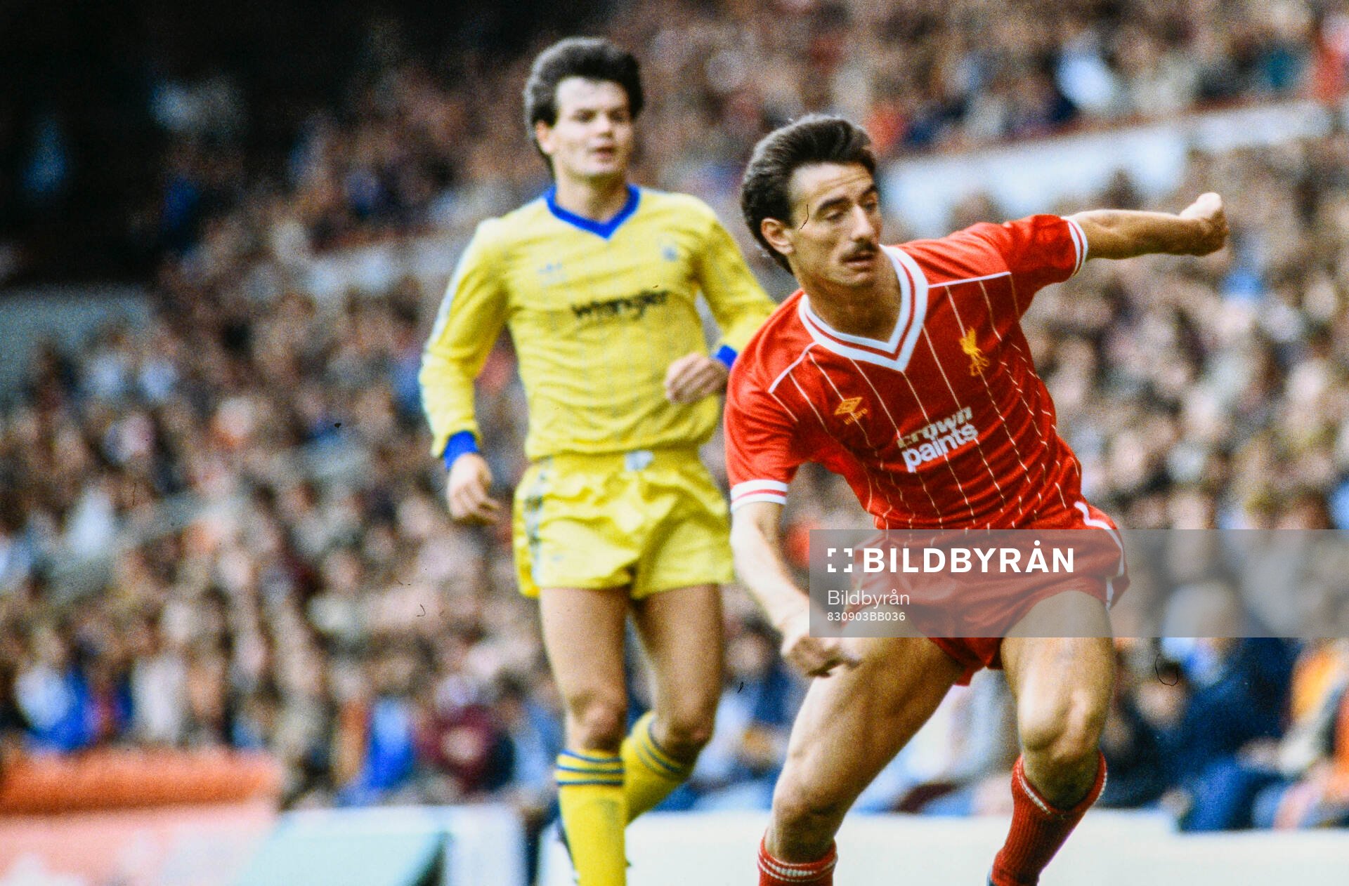 Liverpool - Nottingham Forest: Ian Rush of Liverpool, Steve