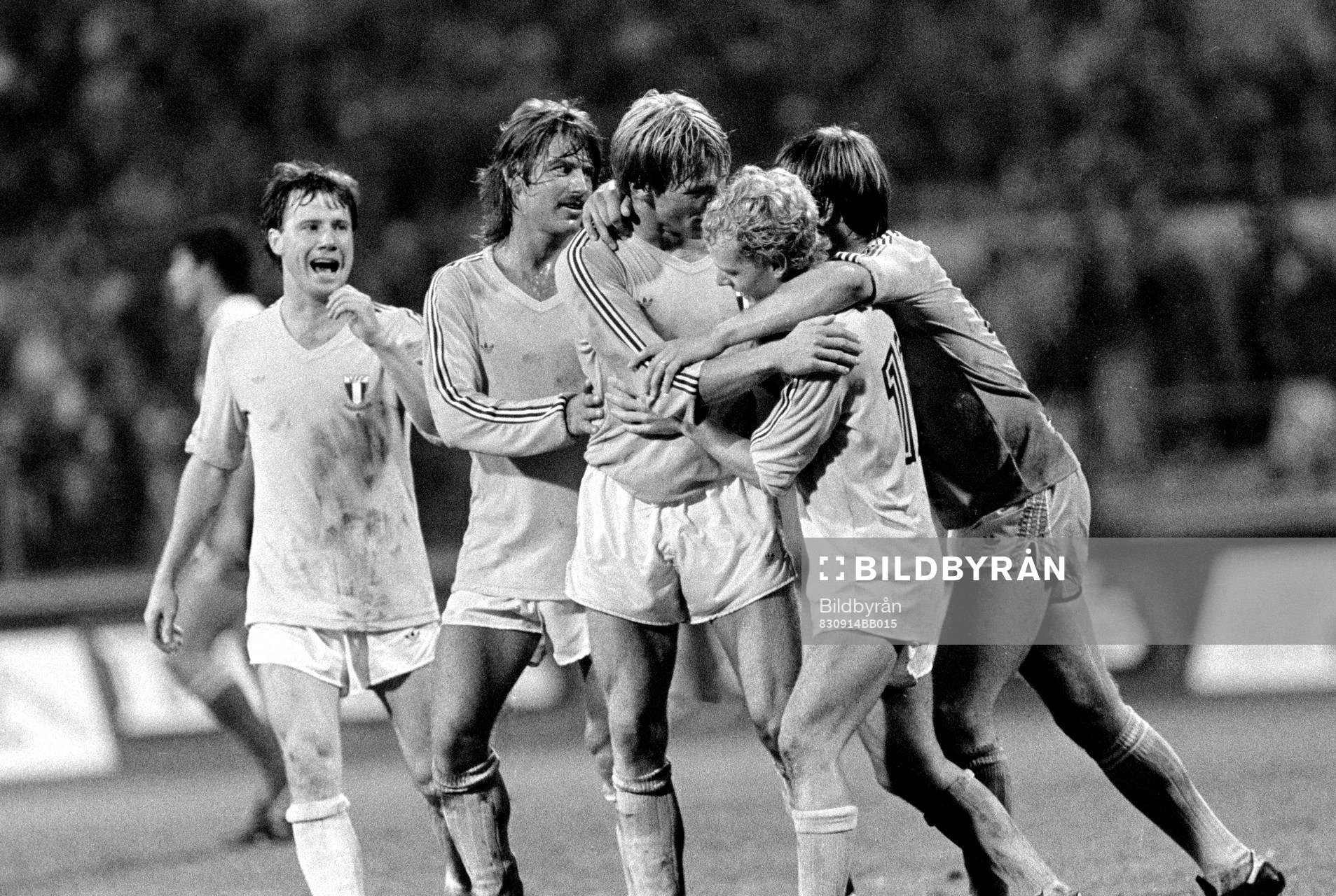 Fotboll, Uefacupen, Werder Bremen - Malmö FF, 1-1: Ingemar Erlandsson, Mikael Rönnberg, Thomas Sunesson, Anders Palmér, Malmö jublar efter 1-1.