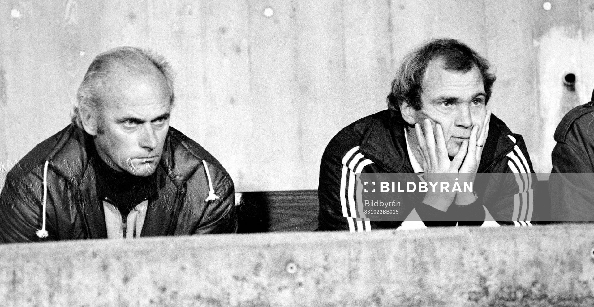Football, Bundesliga 1983-1984, Stuttgart - Bayern Munich: Bayern head coach (manager) Udo Lattek and general manager Uli Hoeness on the bench.