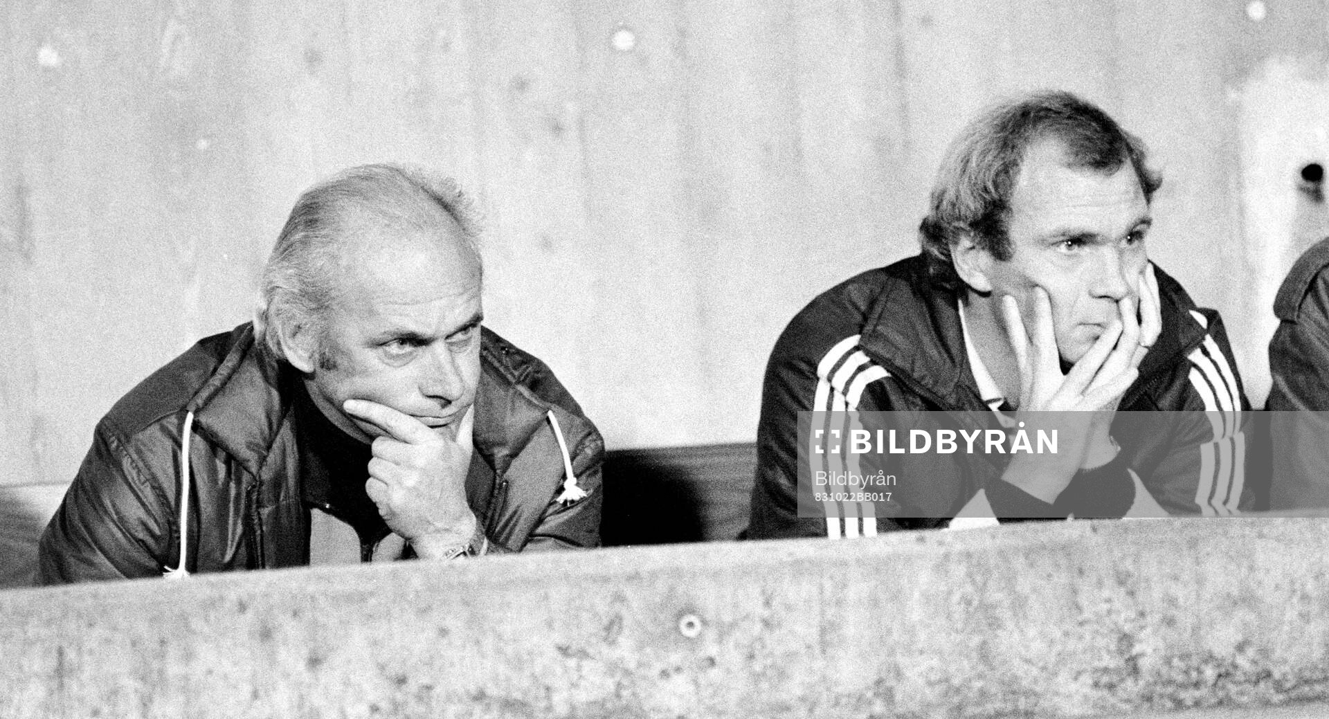 Football, Bundesliga 1983-1984, Stuttgart - Bayern Munich: Bayern head coach (manager) Udo Lattek and general manager Uli Hoeness on the bench.