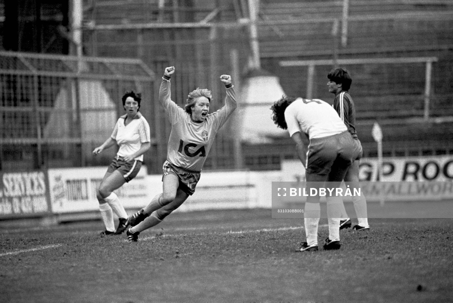 Helen Johansson, Sverige. jublar