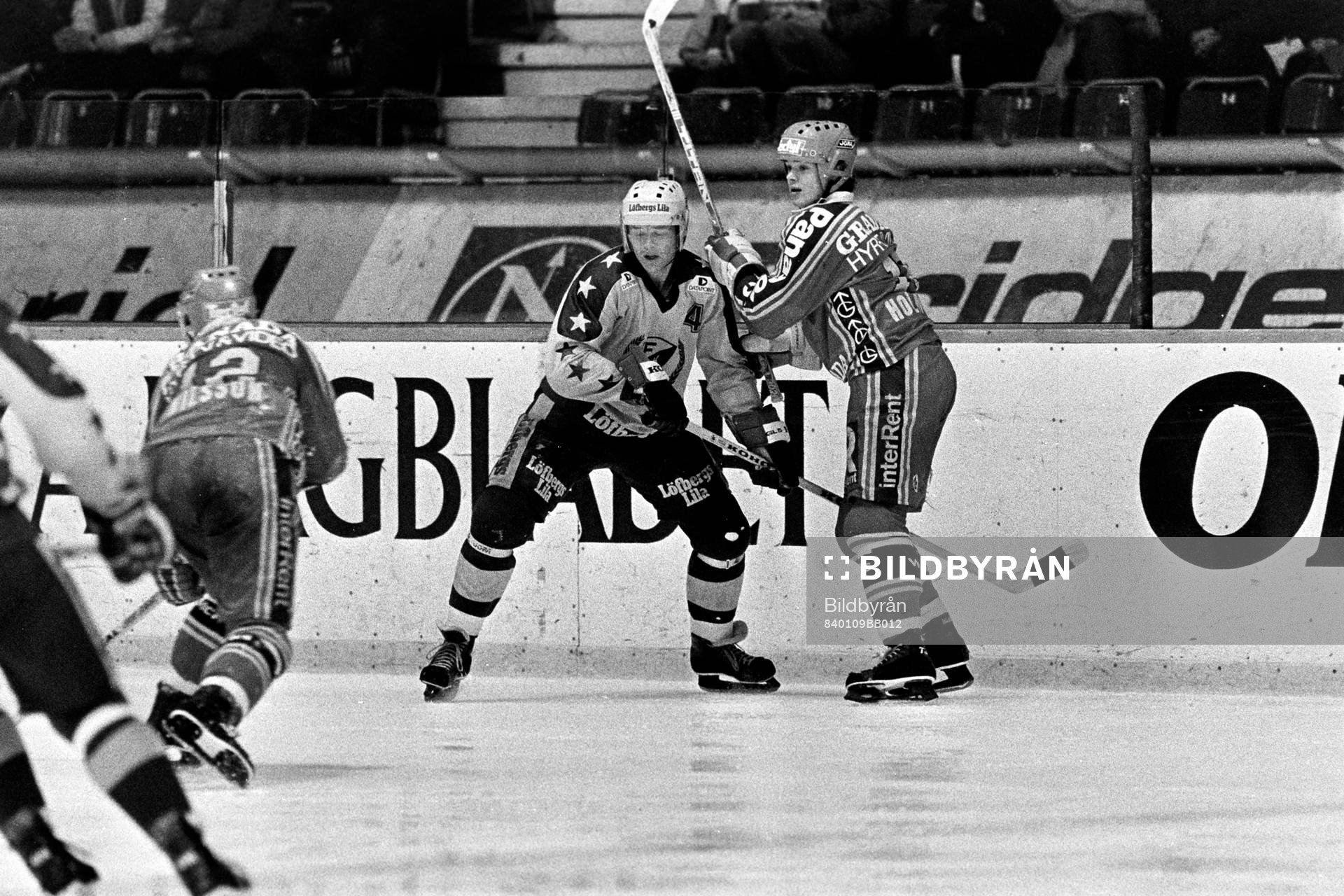 Färjestads Harald Lückners och Jörgen Holmberg vid sargen