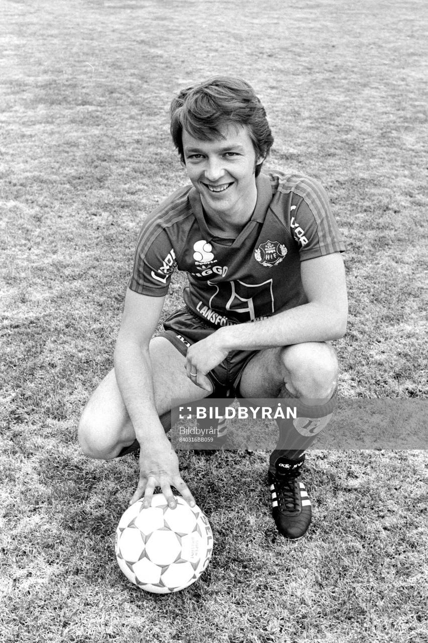 Fotboll, Div 2 Södra, Helsingborg, förhands: Cyril Finnberg.