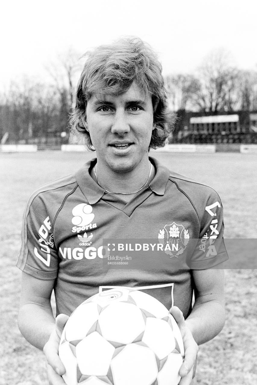 Fotboll, Div 2 Södra, Helsingborg, förhands: Anders Olsson 