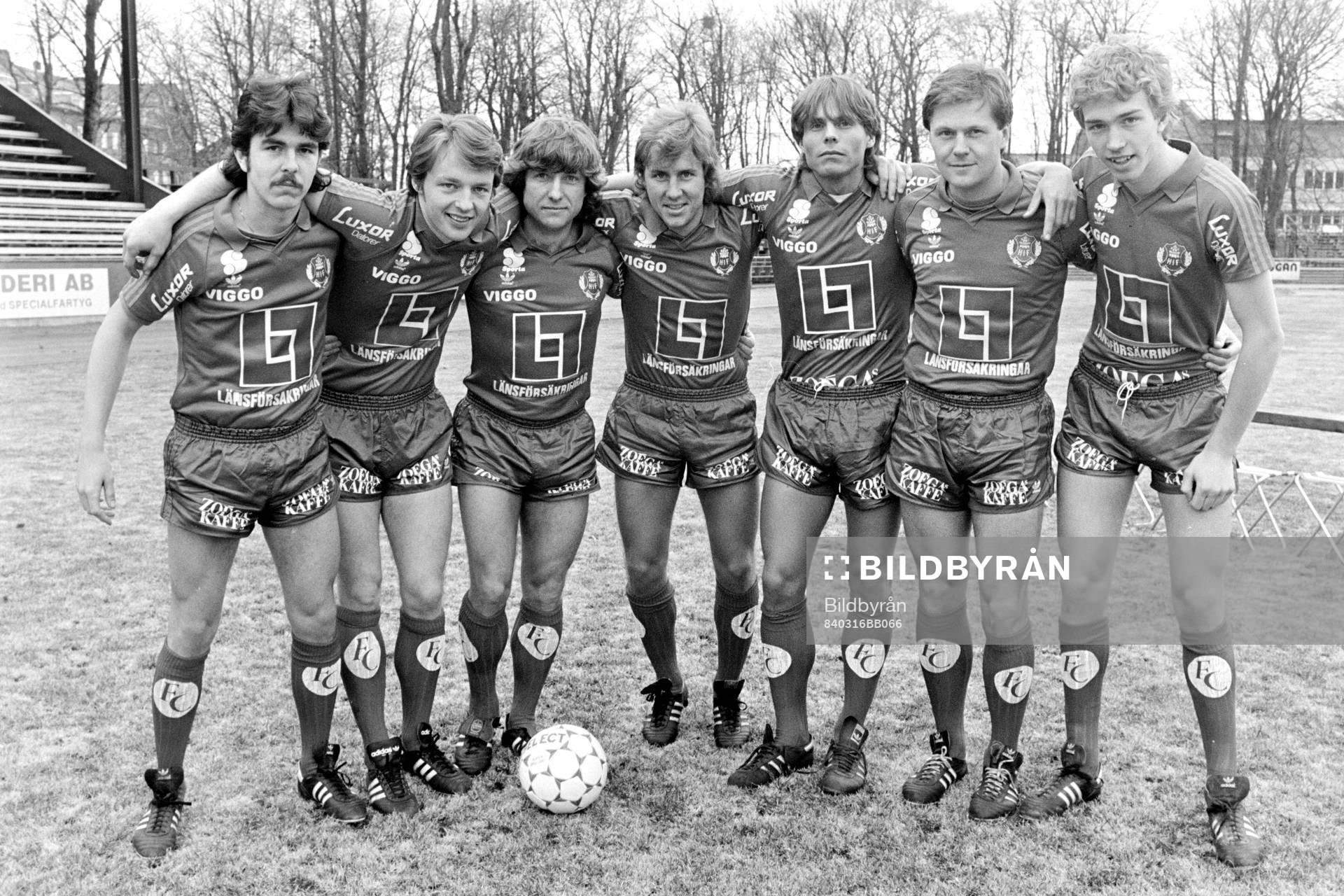 Fotboll, Div 2 Södra, Helsingborg, förhands: Fr. v Bo-Arne Sjögren, Cyril Finnberg, Tore Cervin, Anders Ohlsson, Mats Nihlén, Ulf Lundström och Håkan Nordqvist.