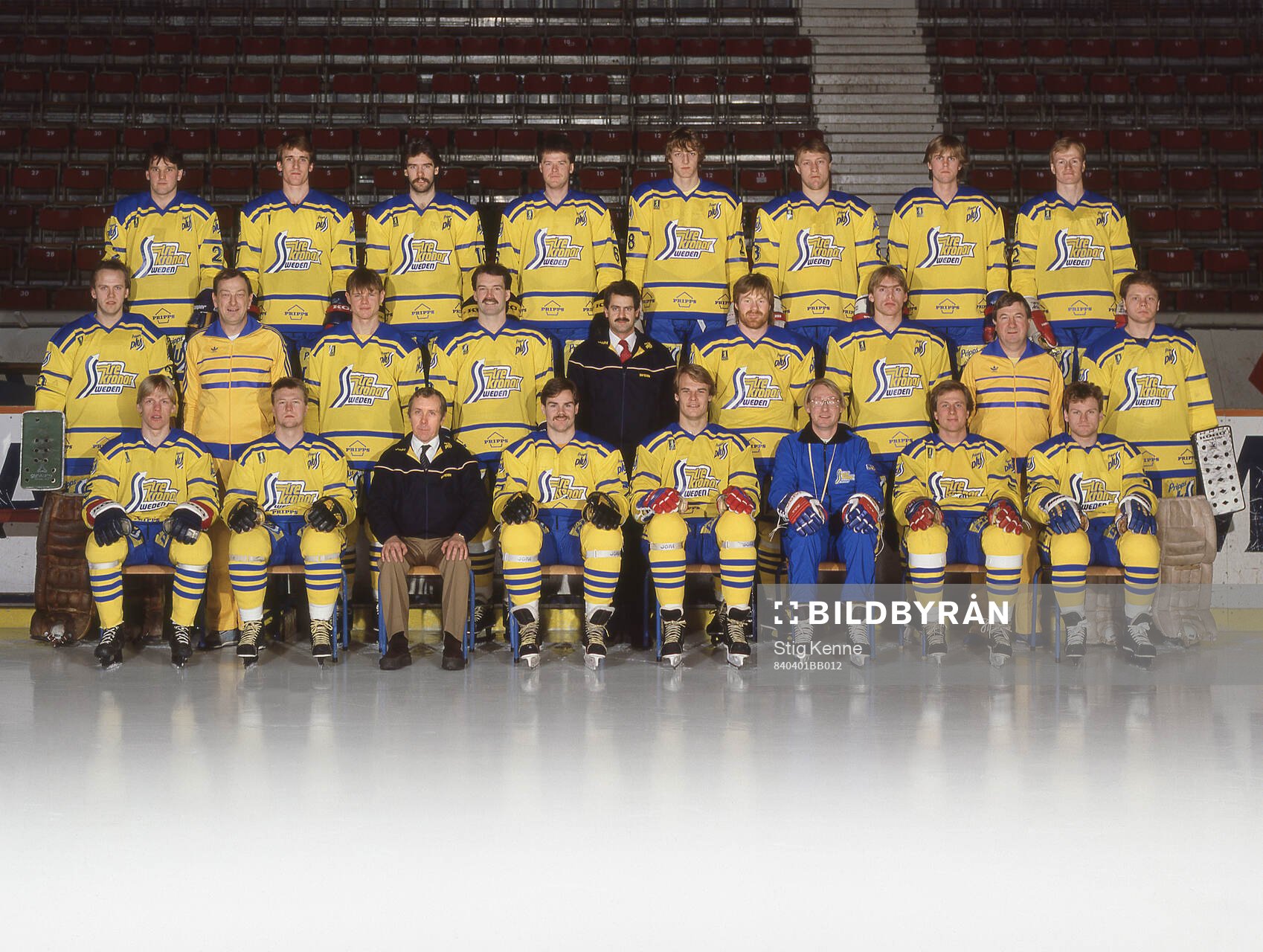 Players and team staff of Sweden pose for a team photo