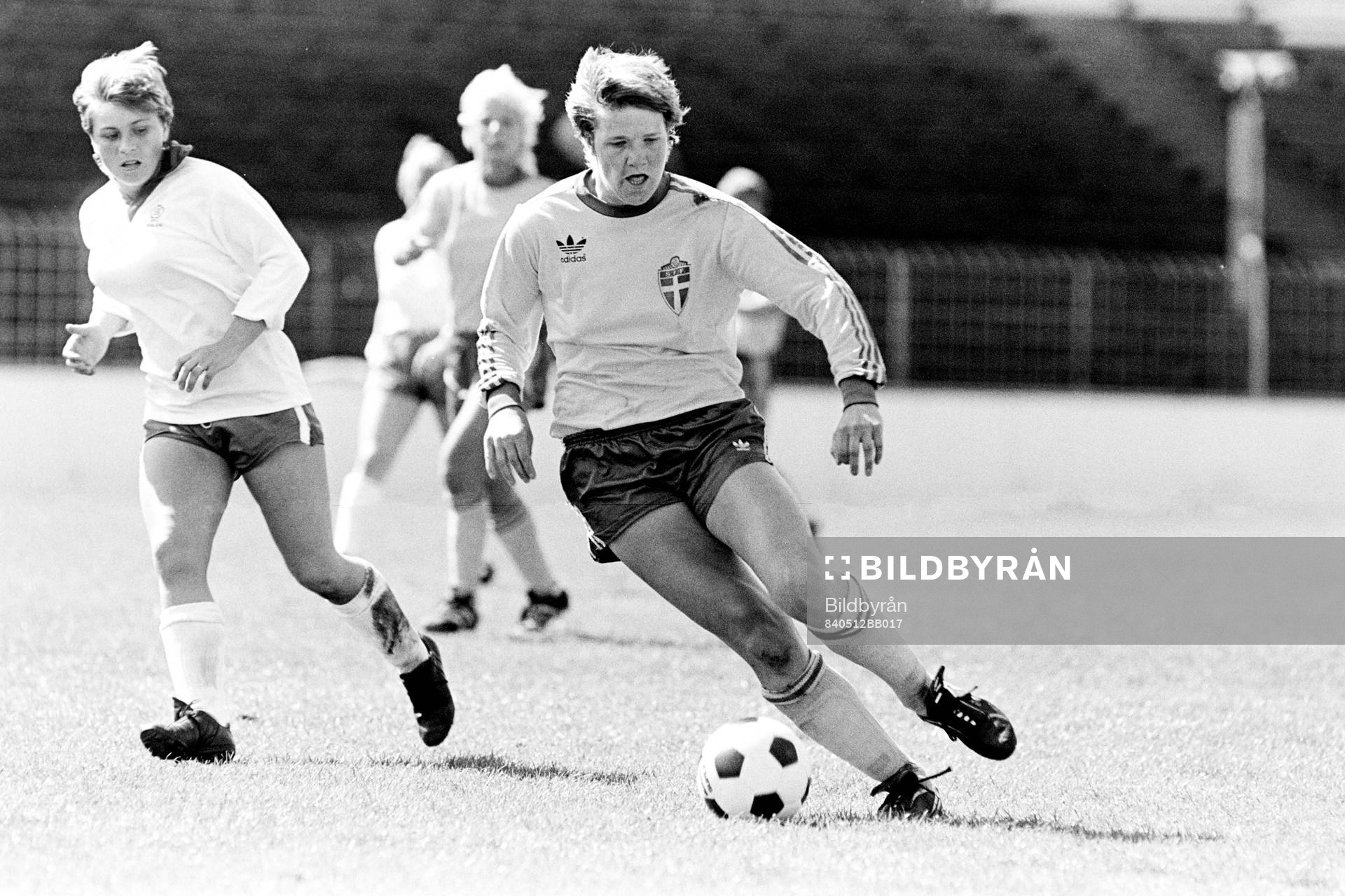 Pia Sundhage, Sverige
