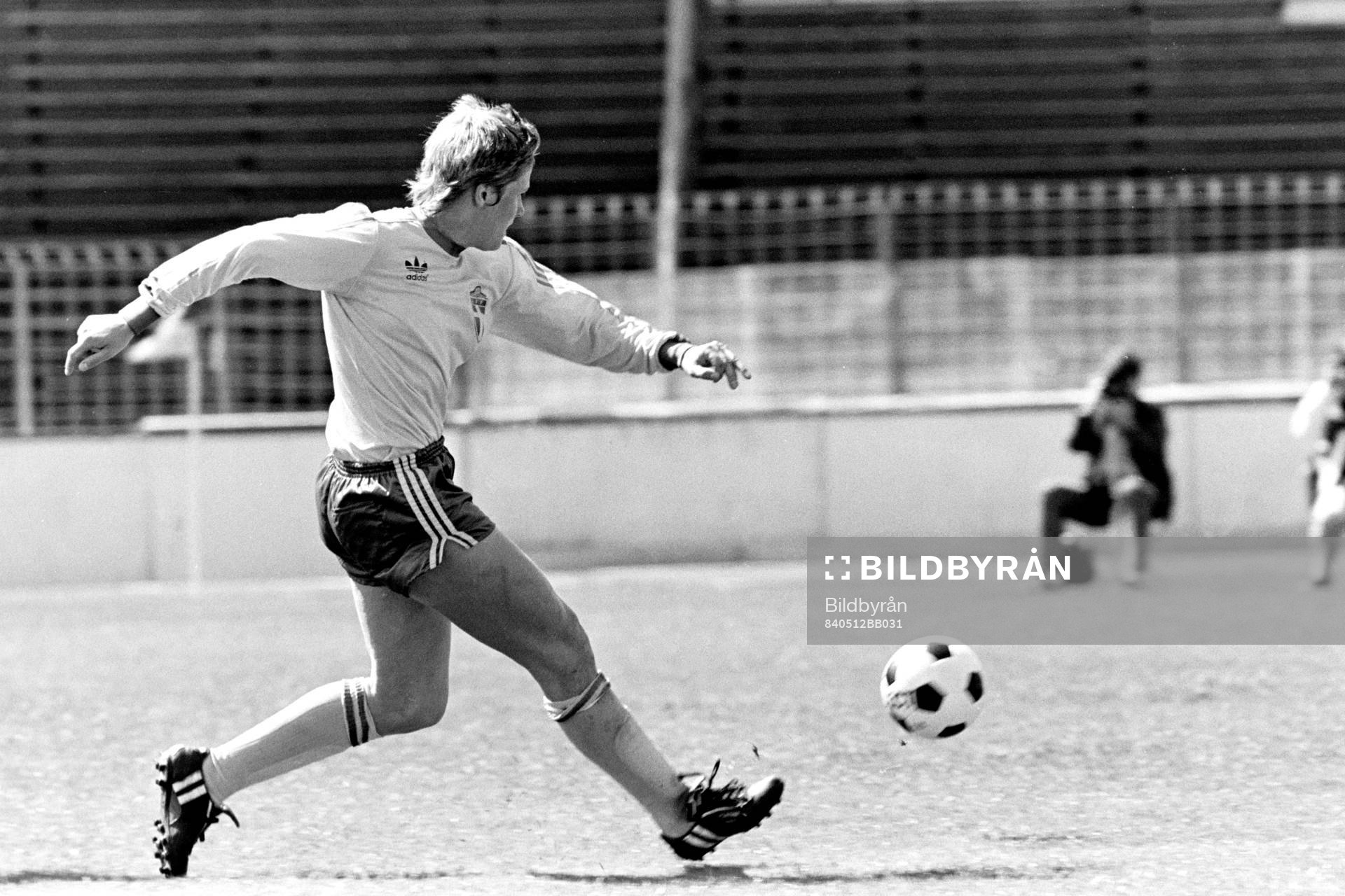 Pia Sundhage, Sverige