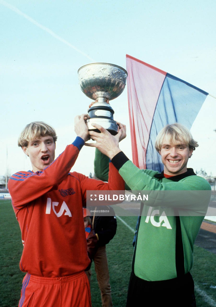 Fotboll, Andreas och Thomas Ravelli firar Östers SM-guld