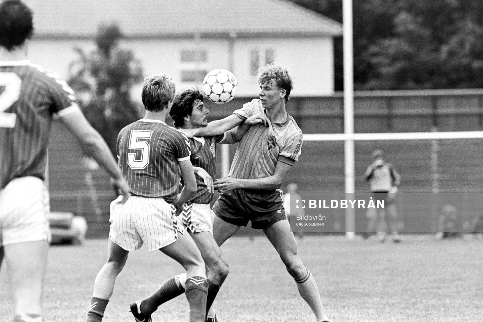 Johnny Ekström, Sverige i kamp om bollen