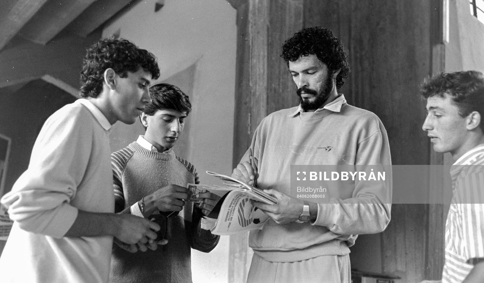 Socrates of Fiorentina talking to fans