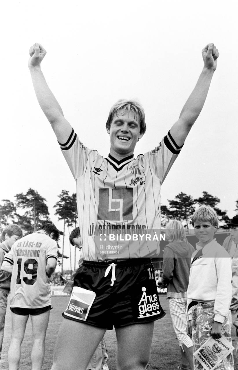 Mjällbys Mikael Holgersson jublar