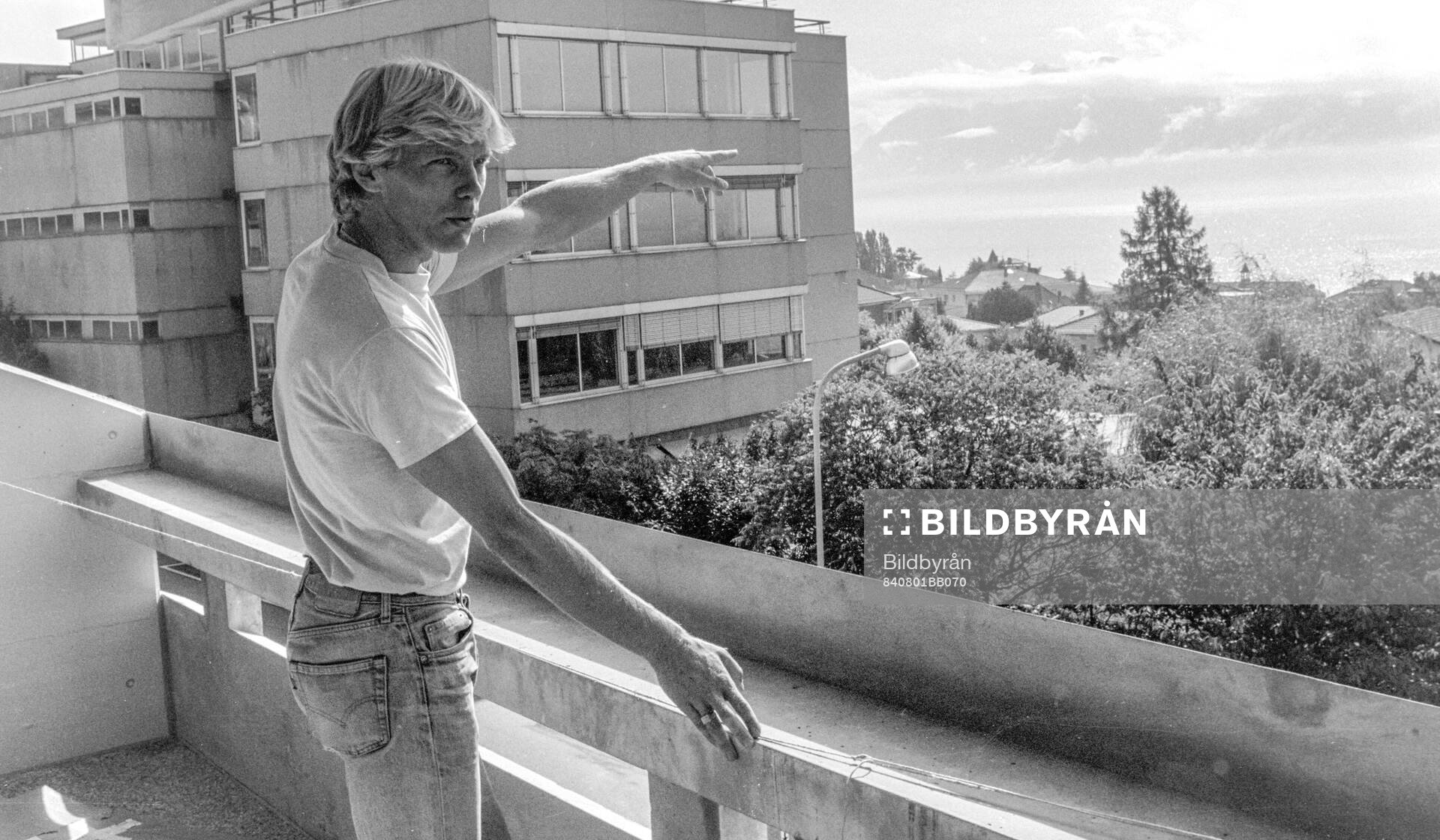 Thomas Sunesson flyttar in i sin lägenhet i Lausanne