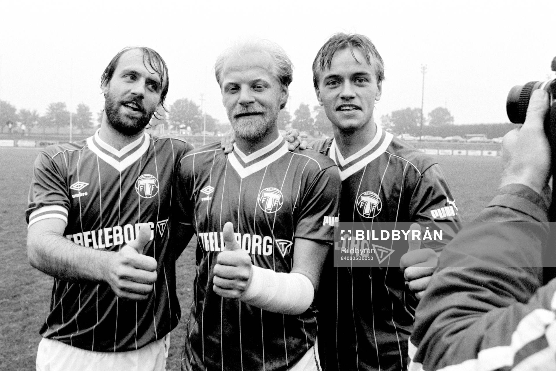 Fotboll, Div 2 Södra, Trelleborgs FF - Lunds BK, 3-1: Trelleborgs målskyttar jublar efter matchen. Fr. v Benny Mårtensson, Jan Sjögren och Stefan Hermansson.