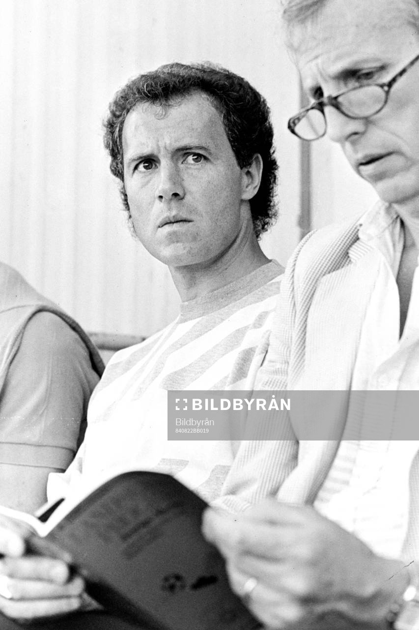 Västtysklands förbundskapten Franz Beckenbauer på plats
