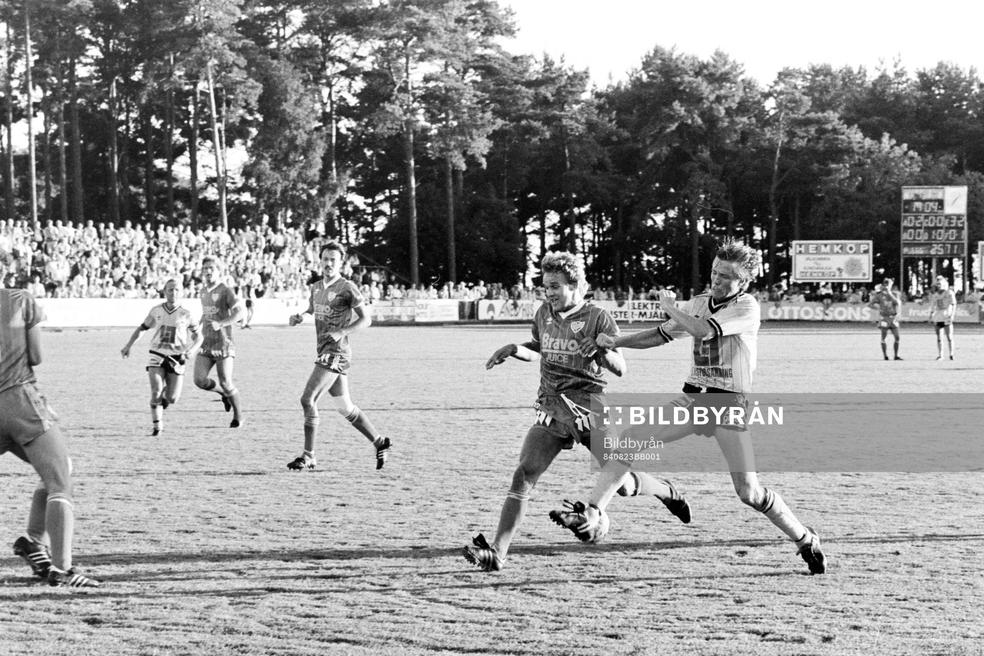Peter Stridfeldt, Mjällby till höger i kamp om bollen