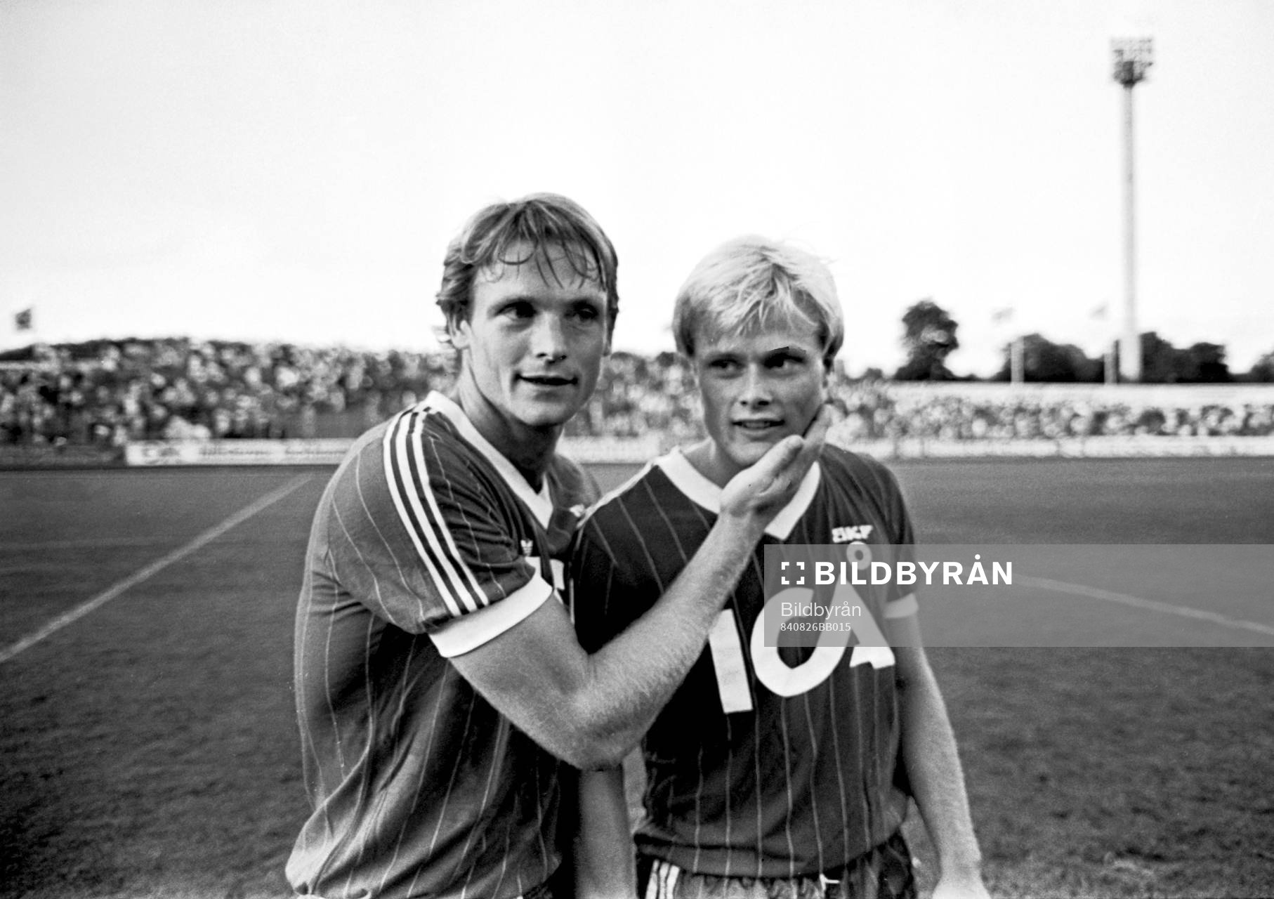  Göteborgs Torbjörn Nilsson och Peter Larsson efter matchen.