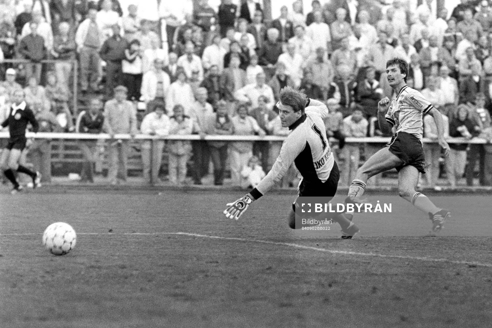 Lennart Johansson, Mjällby rullar in bolen bakom grimsås