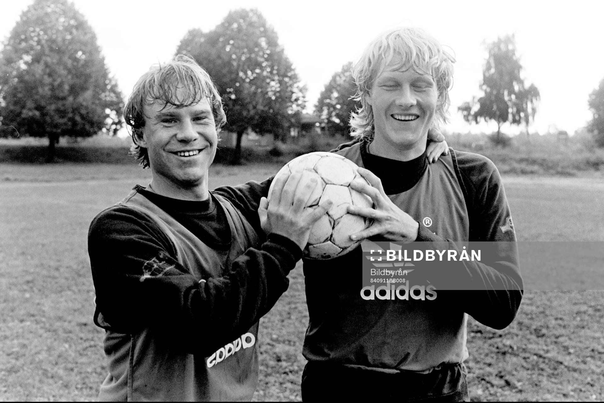 Hasse Holmqvist och Håkan Sandberg, Sverige