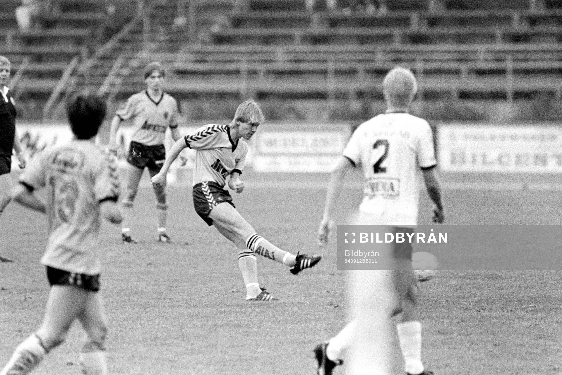 Fotboll, Div 3 Sydöstra Götaland, IFK Hässleholm - Bromölla, 3-1: Mikael Svensson, Hässleholm i skottagen.