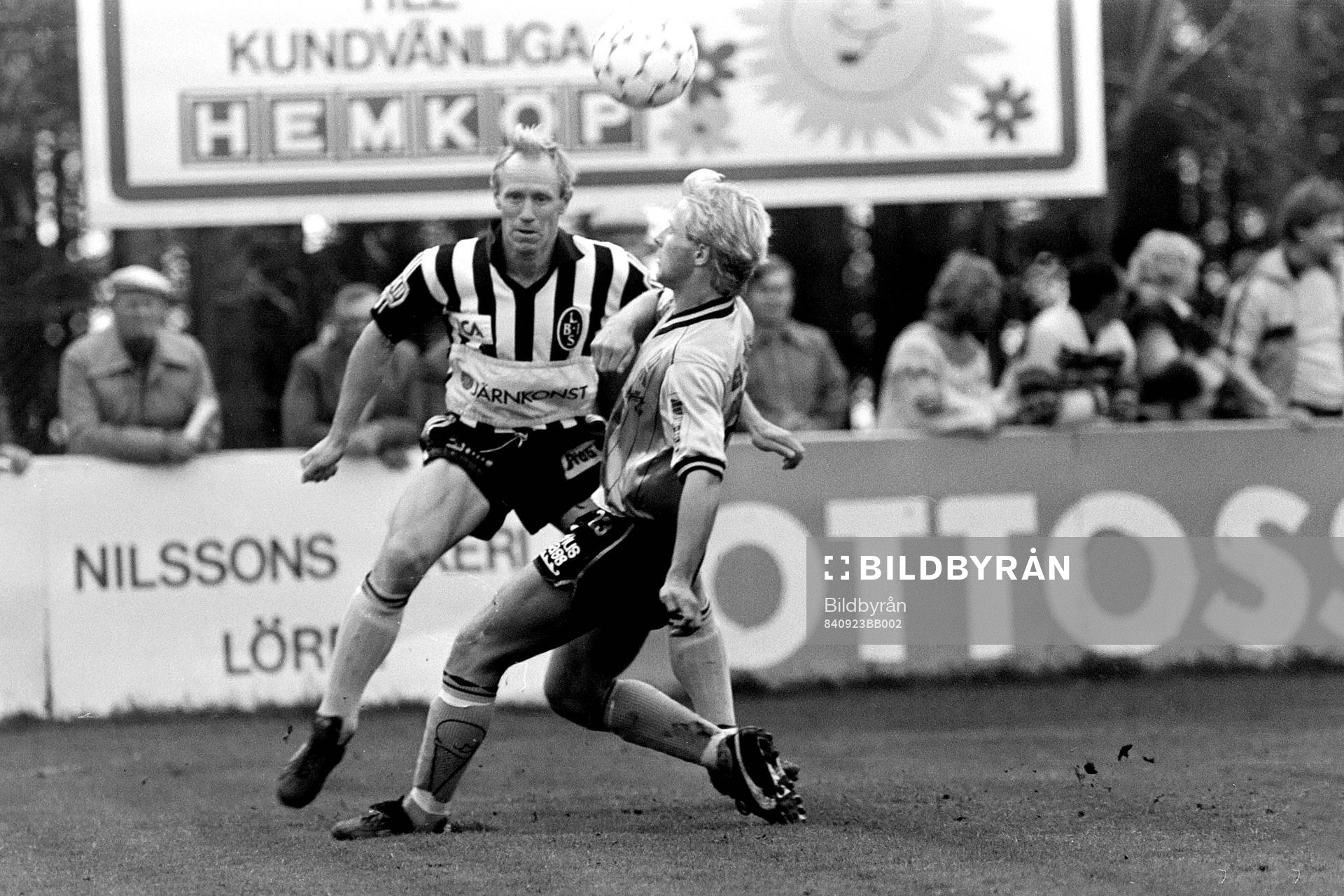 Landskronas Björn Nordqvist i kamp om bollen