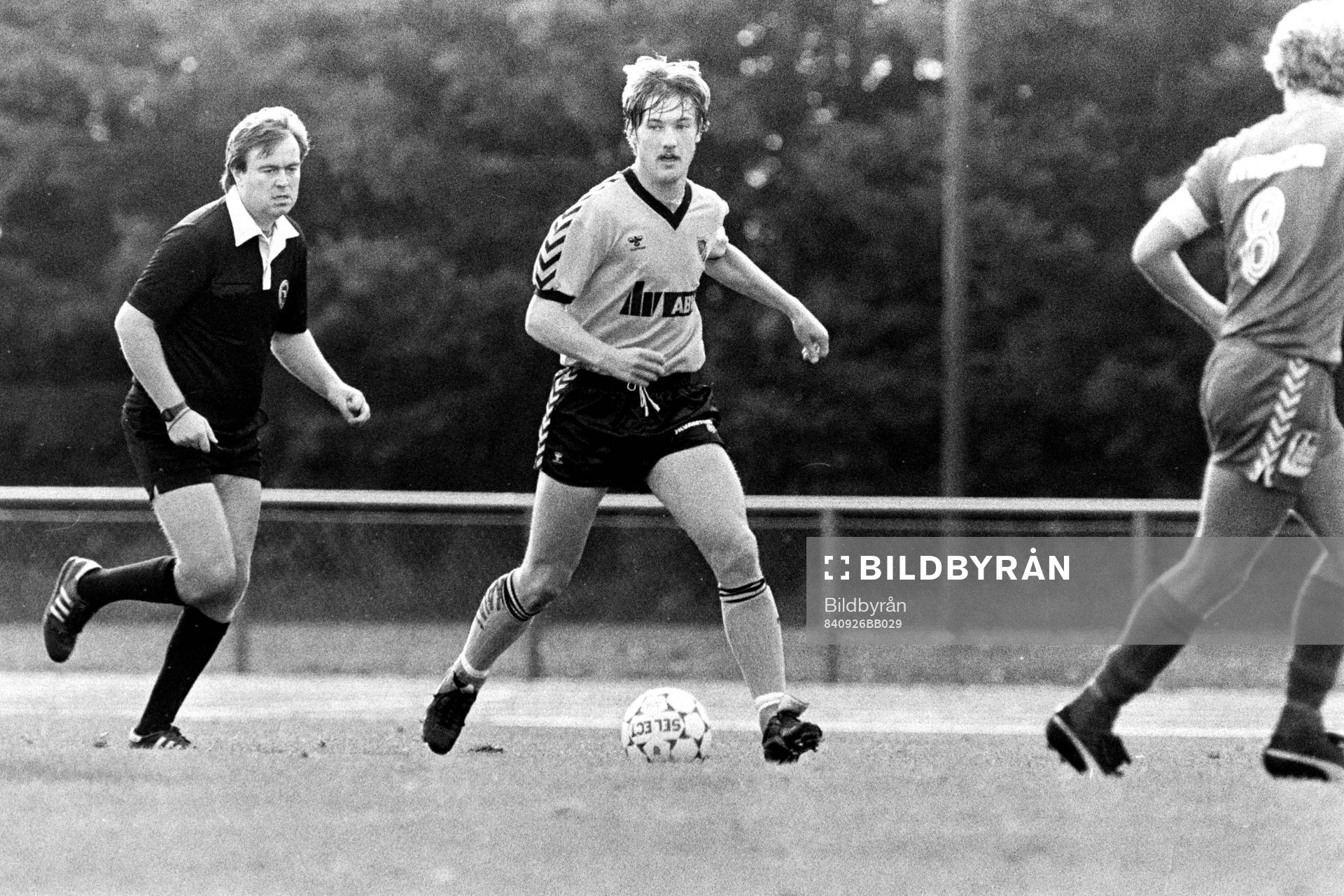 Fotboll, Div 3 Sydöstra Götaland, IFK Hässleholm - Vilan, 2-2: Patrik Lennartsson, Hässleholm med bollen.