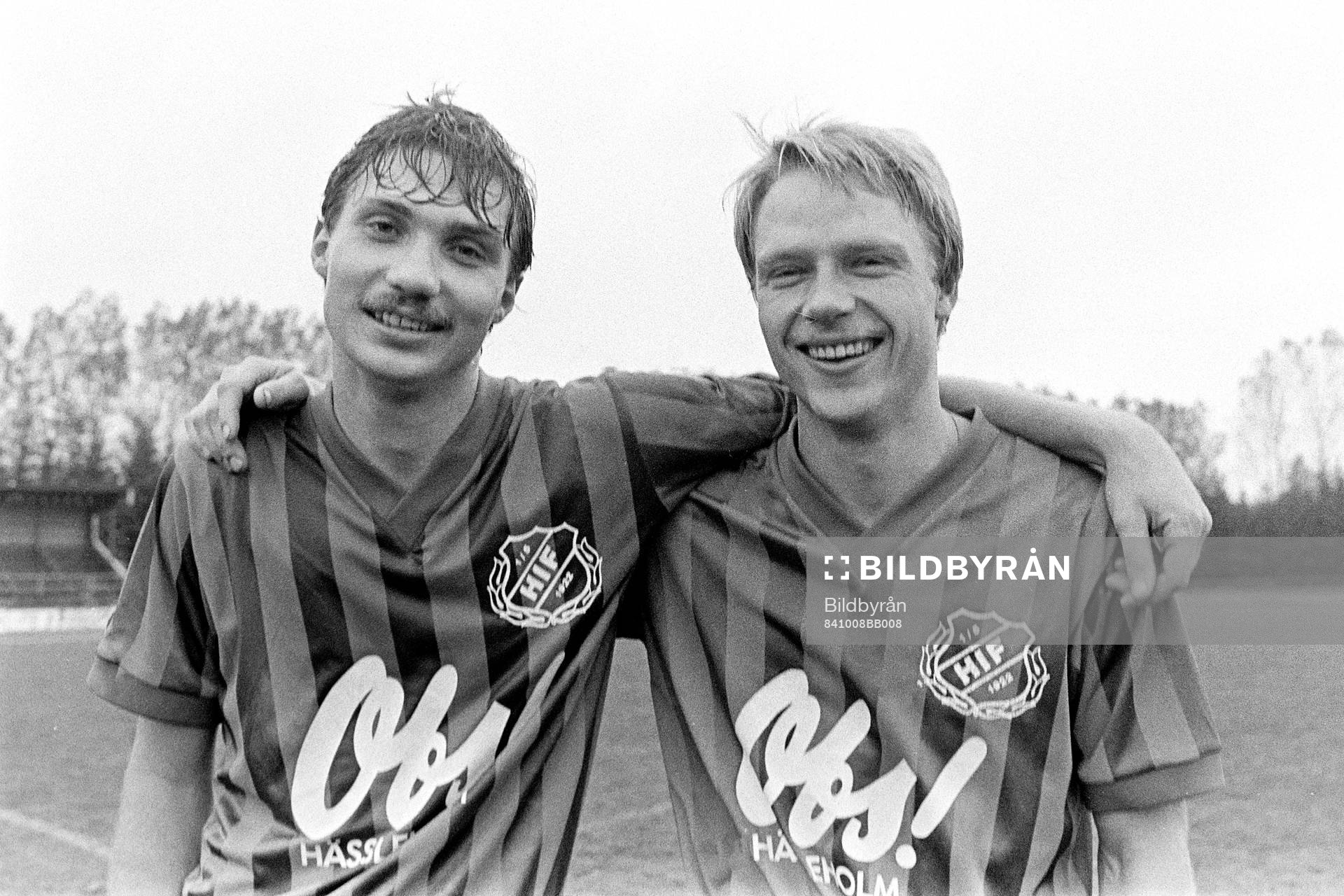 Fotboll, Div 3 Sydöstra Götaland, Hässleholms IF - Högadal, 3-2: Magnus Fristedt och Janne Roth, Hässleholm jublar efter matchen.