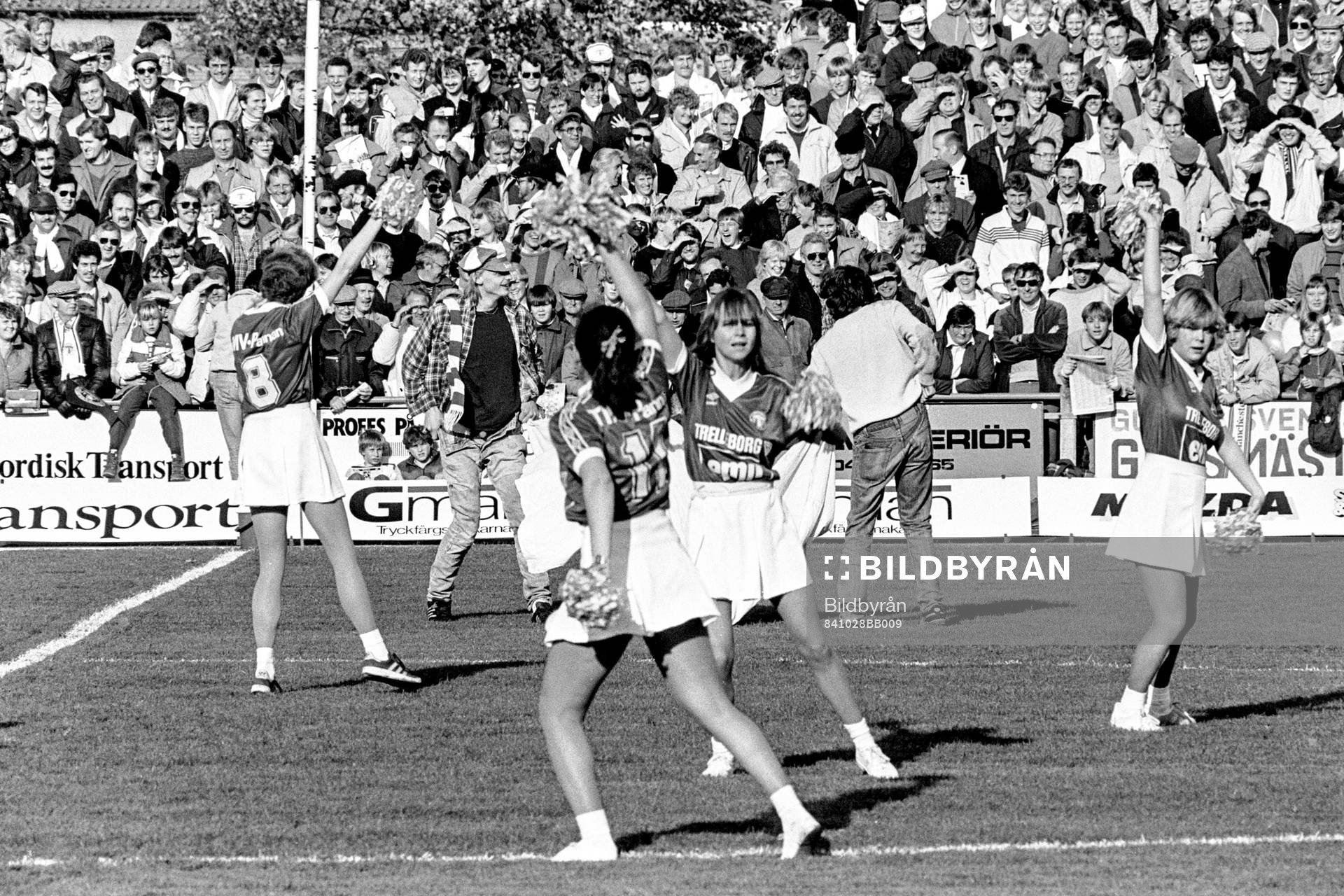 Underhållning av cheerleaders innan matchen