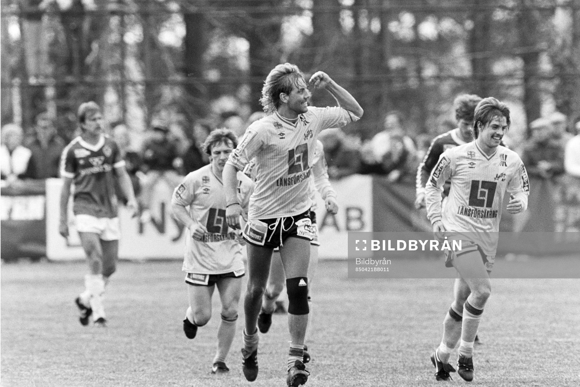 Fotboll, Allsvenskan, Mjällby - Brage, 1-1: Hans Larsson, Mjällby kvitterar till 1-1 på straff.