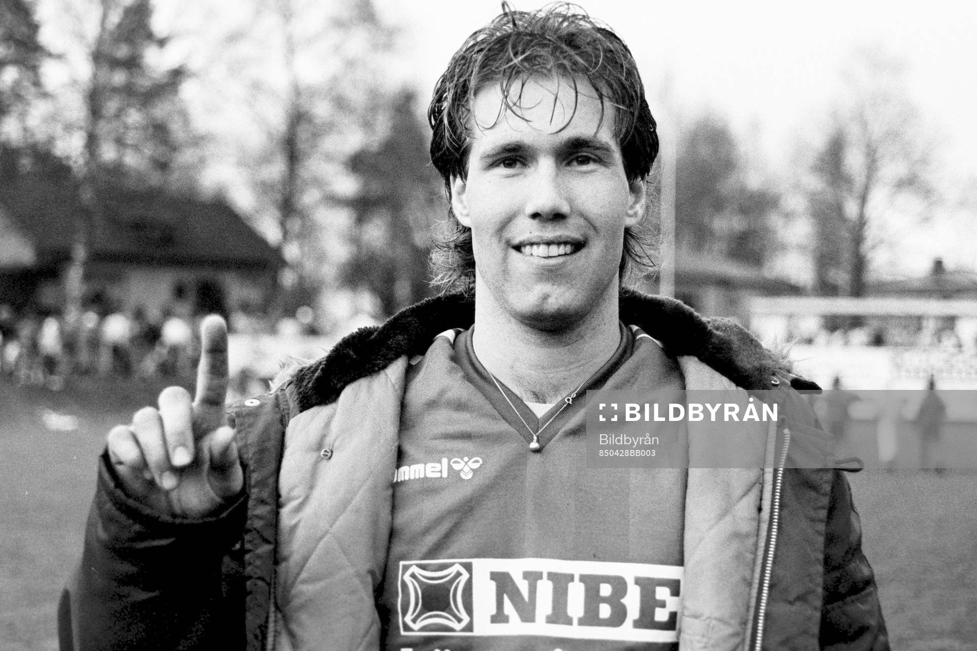 Markaryds målskytt Håkan Davidsson jublar