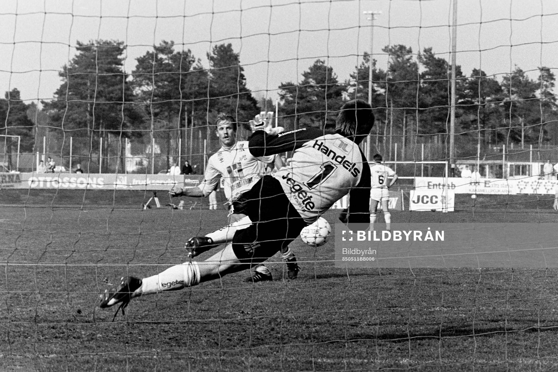 Anders Andersson, målvakt i Trelleborg räddar en straff