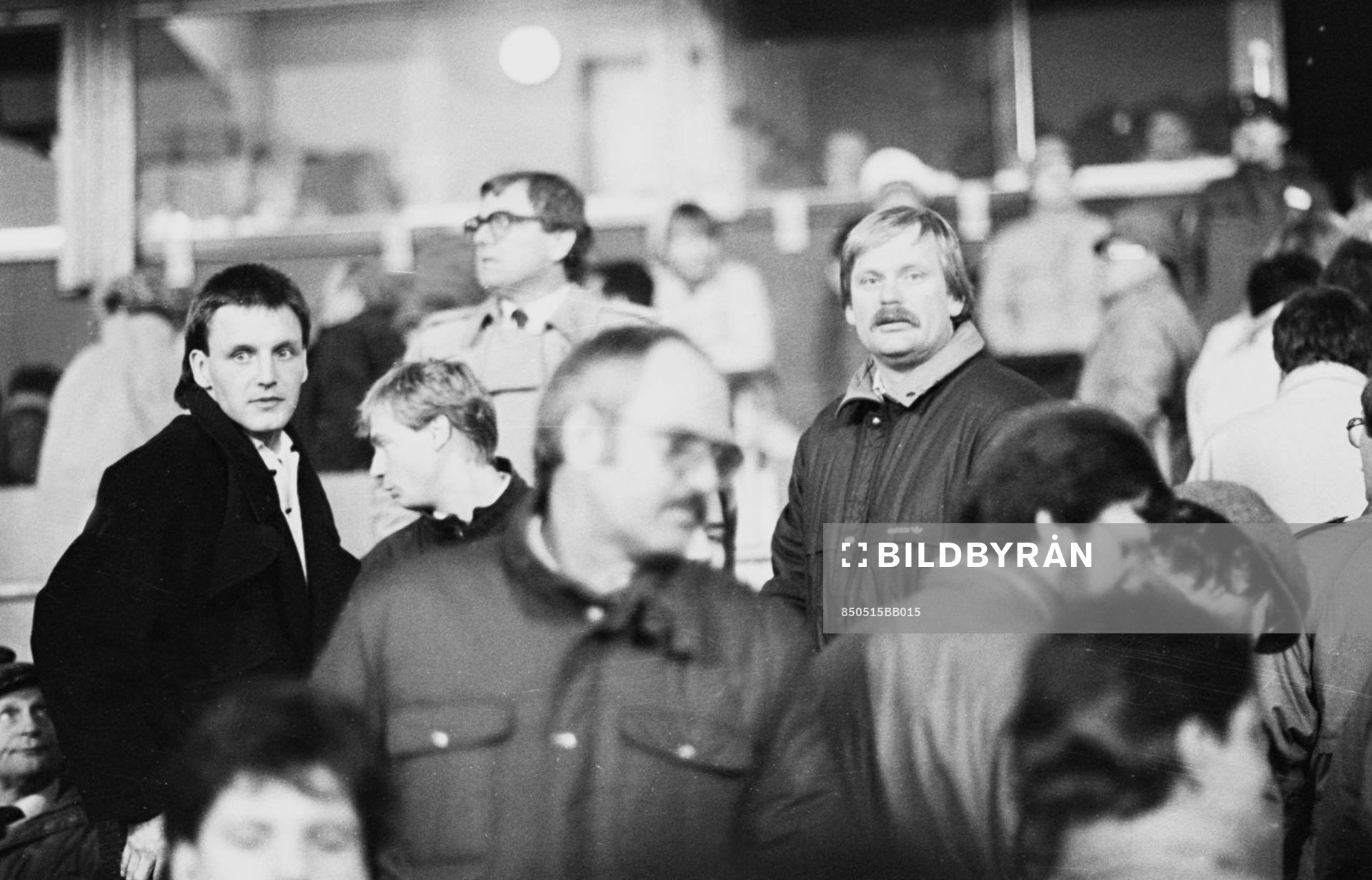 Ronnie Hellström på läktaren. T v Sten-Ove Putte Ramberg