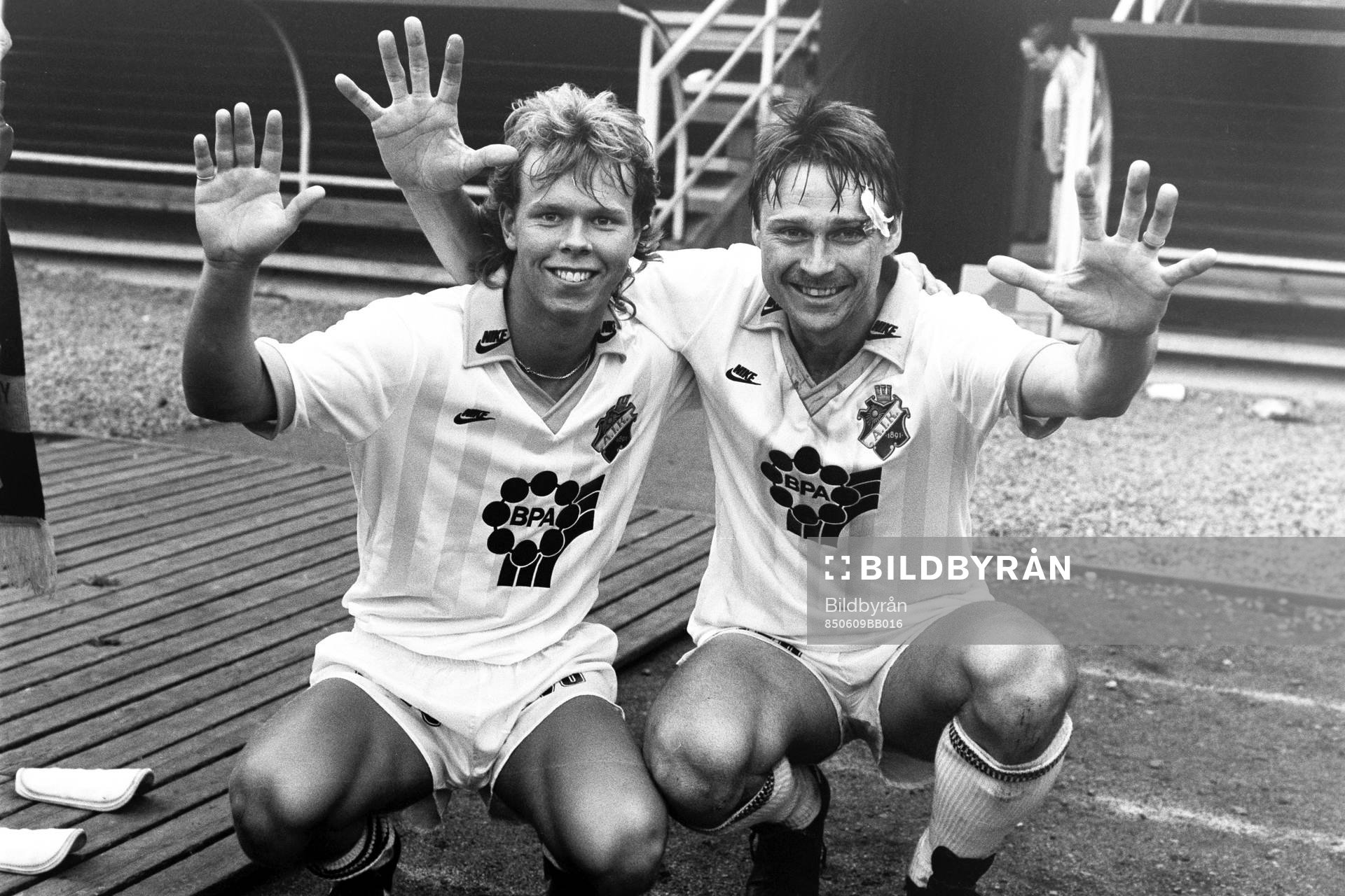 AIK:s målskyttar Roger Sundin och Sven Dahlkvist