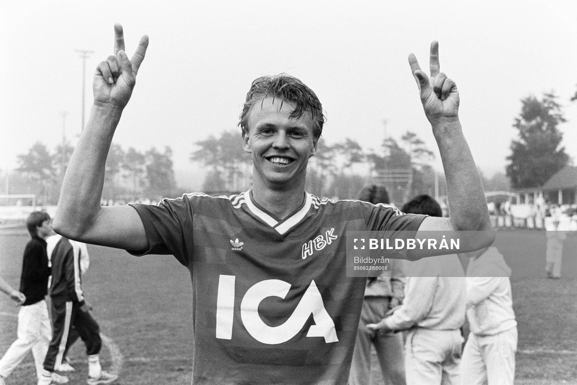 Mats-Ola Carlsson målskytt i Halmstad på straff jublar
