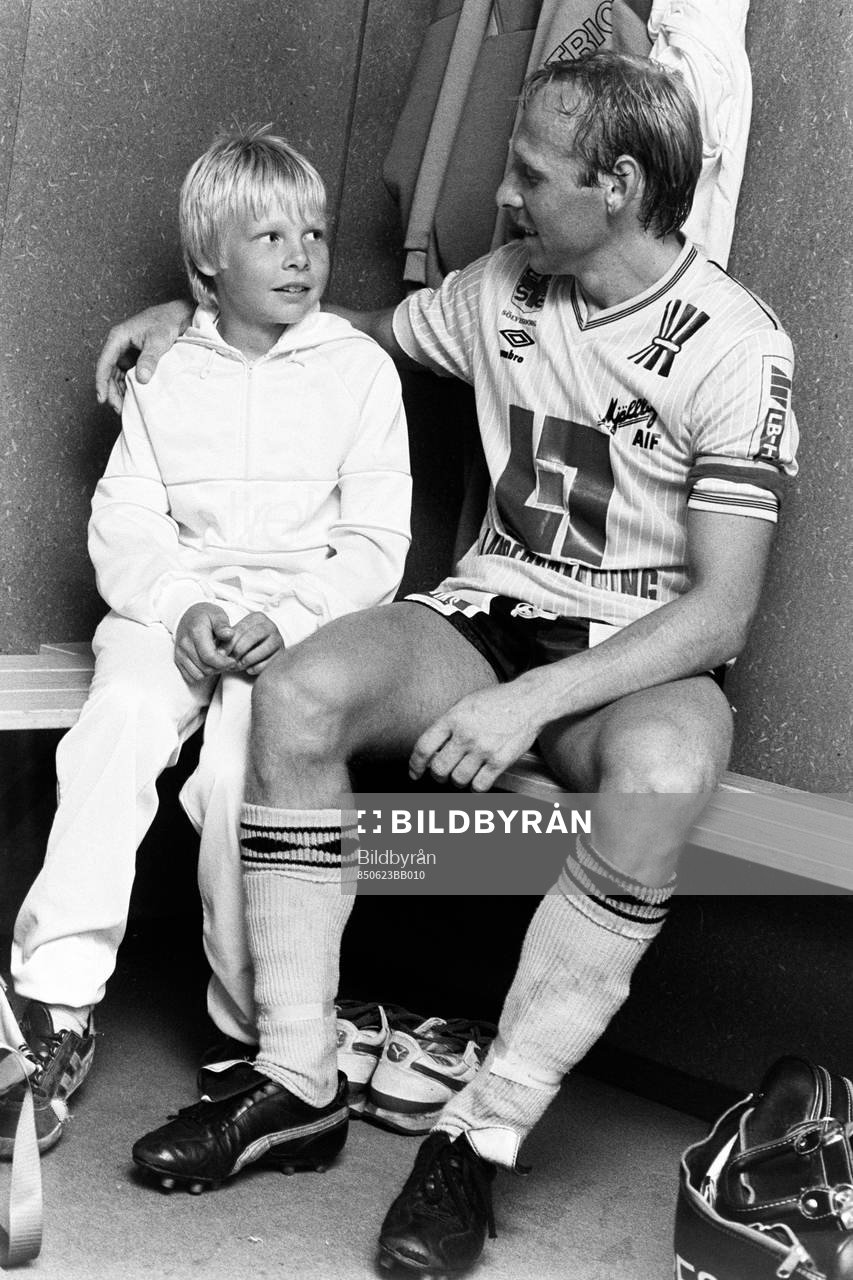 Sven-Bertil Andersson, Mjällby i omklädningsrummet